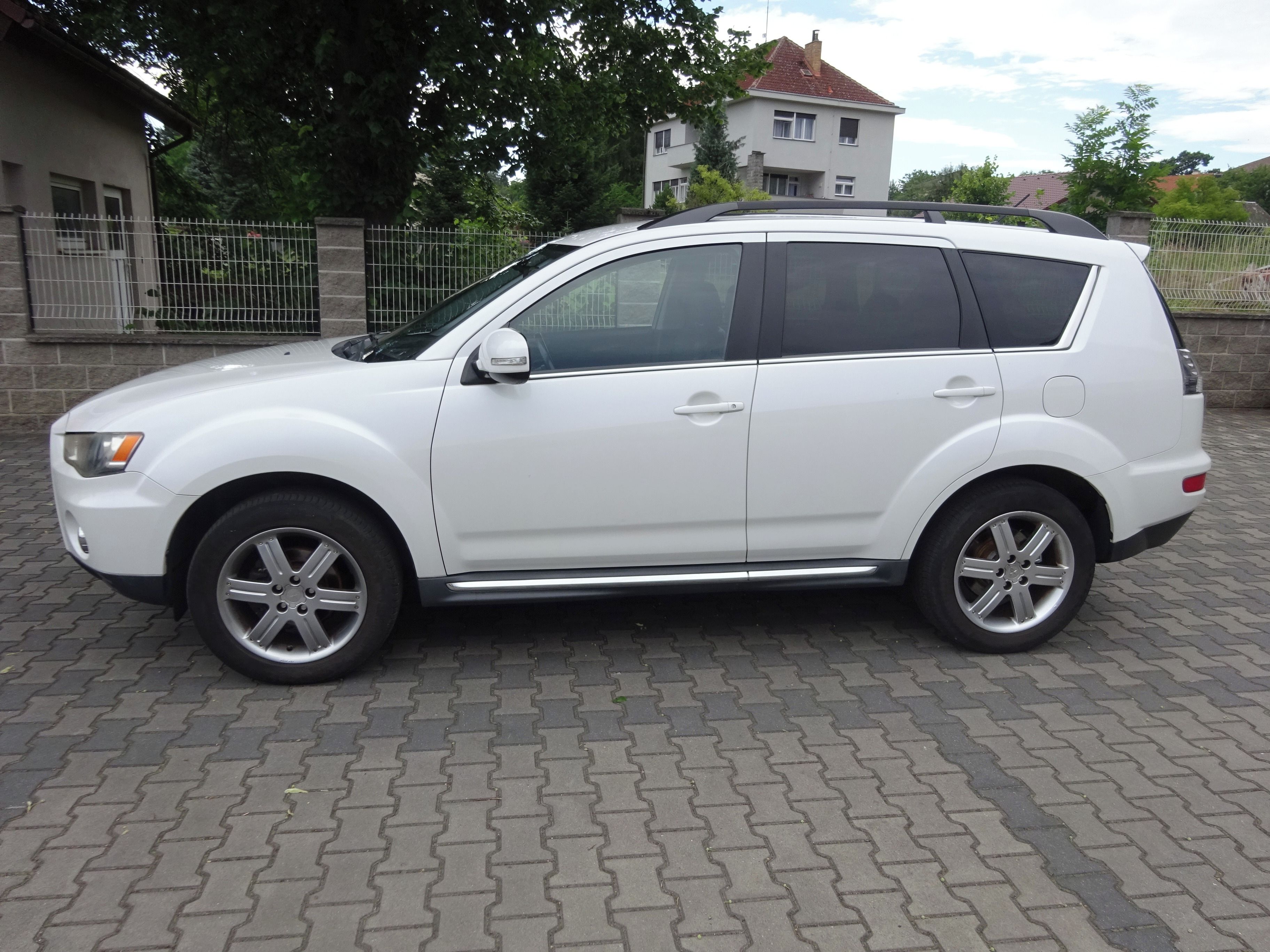 Mitsubishi Outlander, 2.2DI-D130kW.Servis Mitsubishi - fotka 4