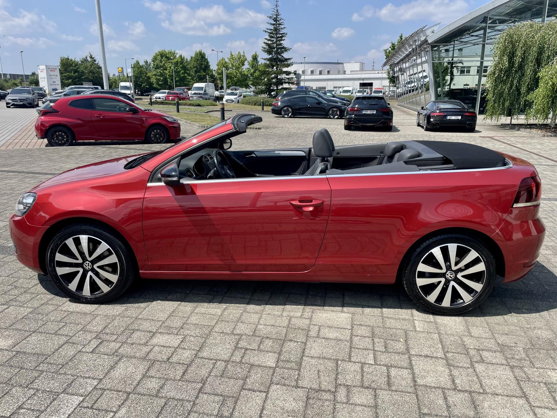 Volkswagen Golf, VI 2,0TDI DSG KABRIO R-Line - fotka 5