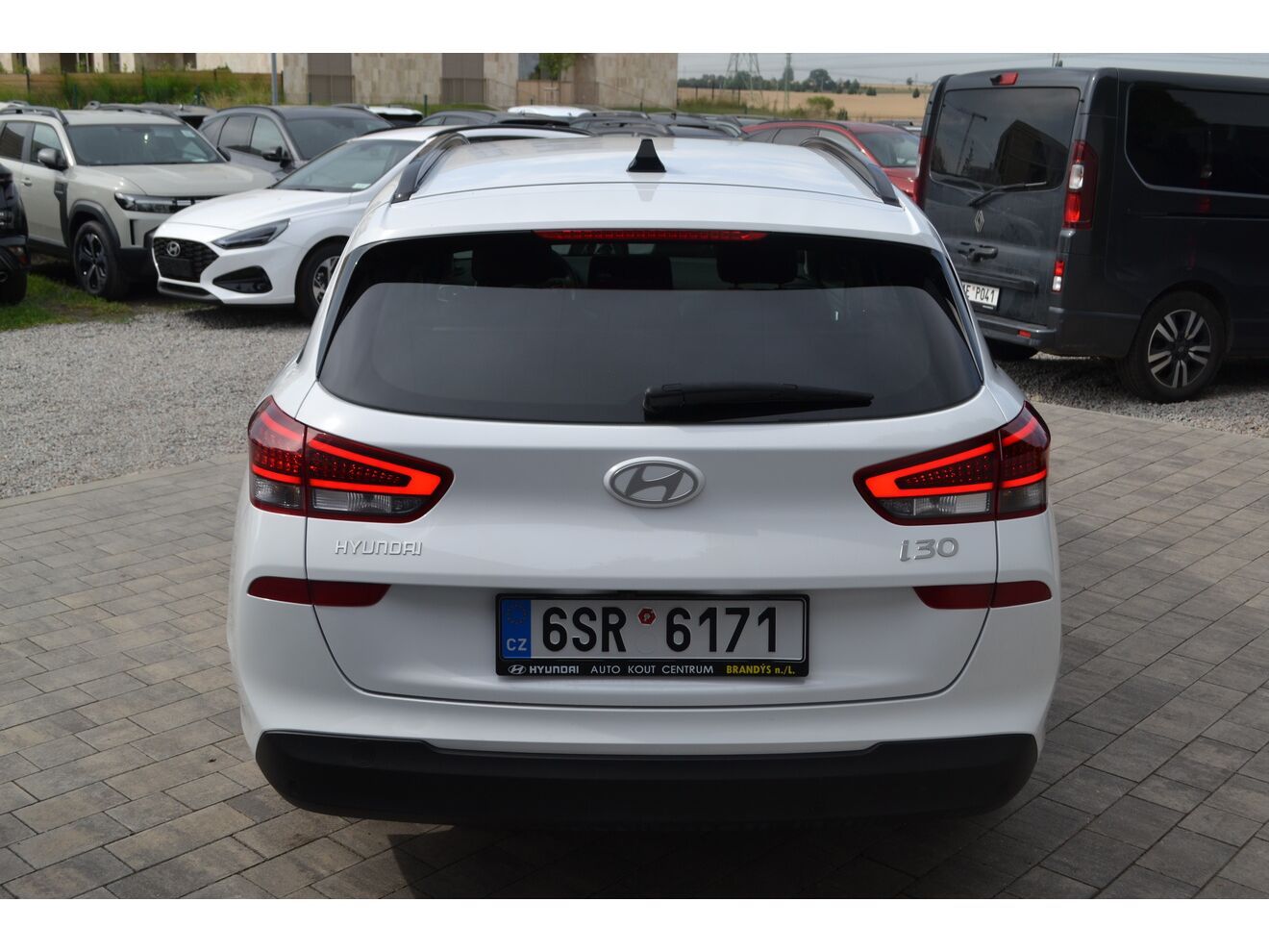 Hyundai i30, WG 1,5I MT SMART FAMILY NAVI - fotka 4