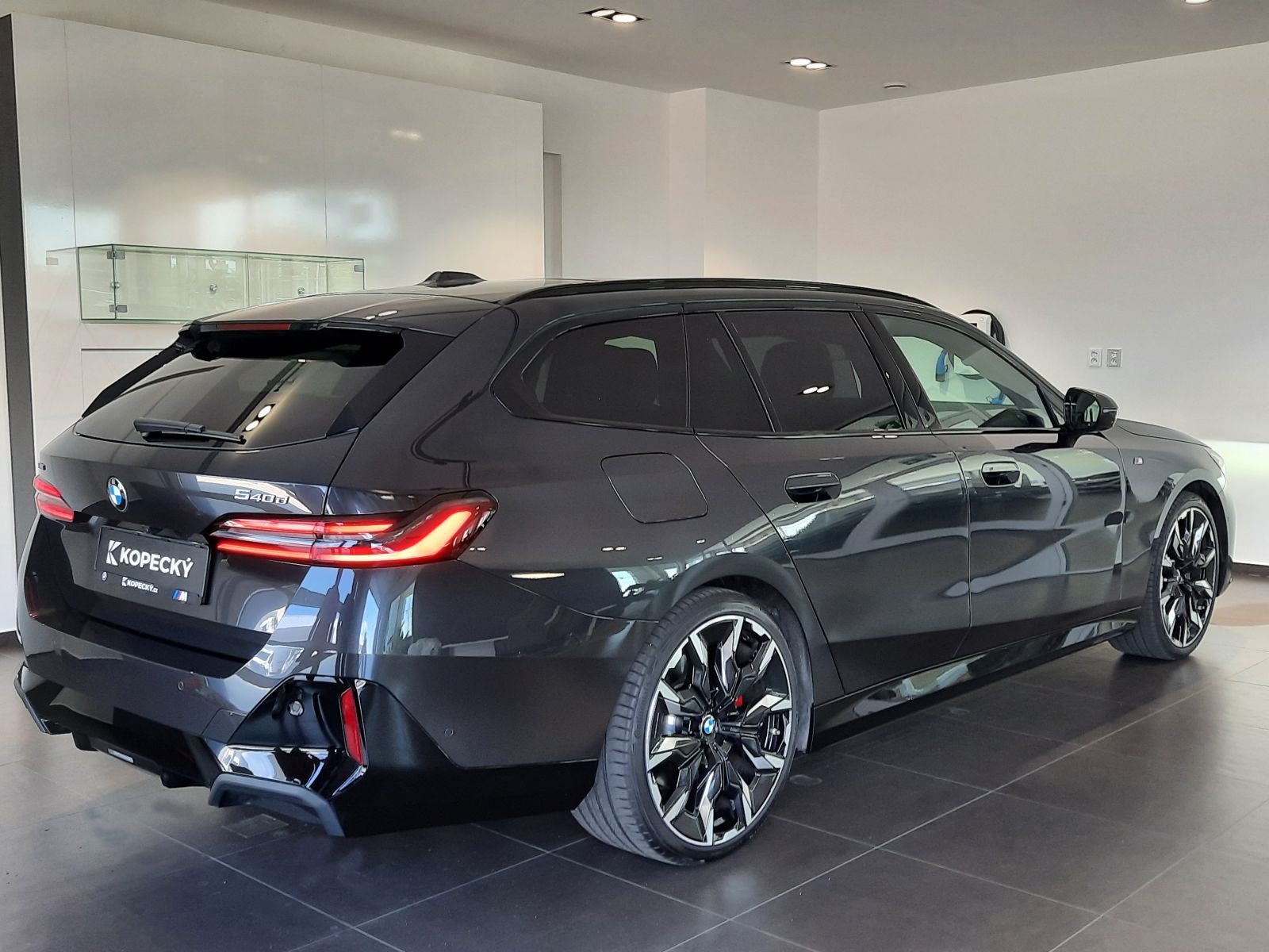 BMW Řada 5, 540d xDrive Touring M Sport - fotka 6