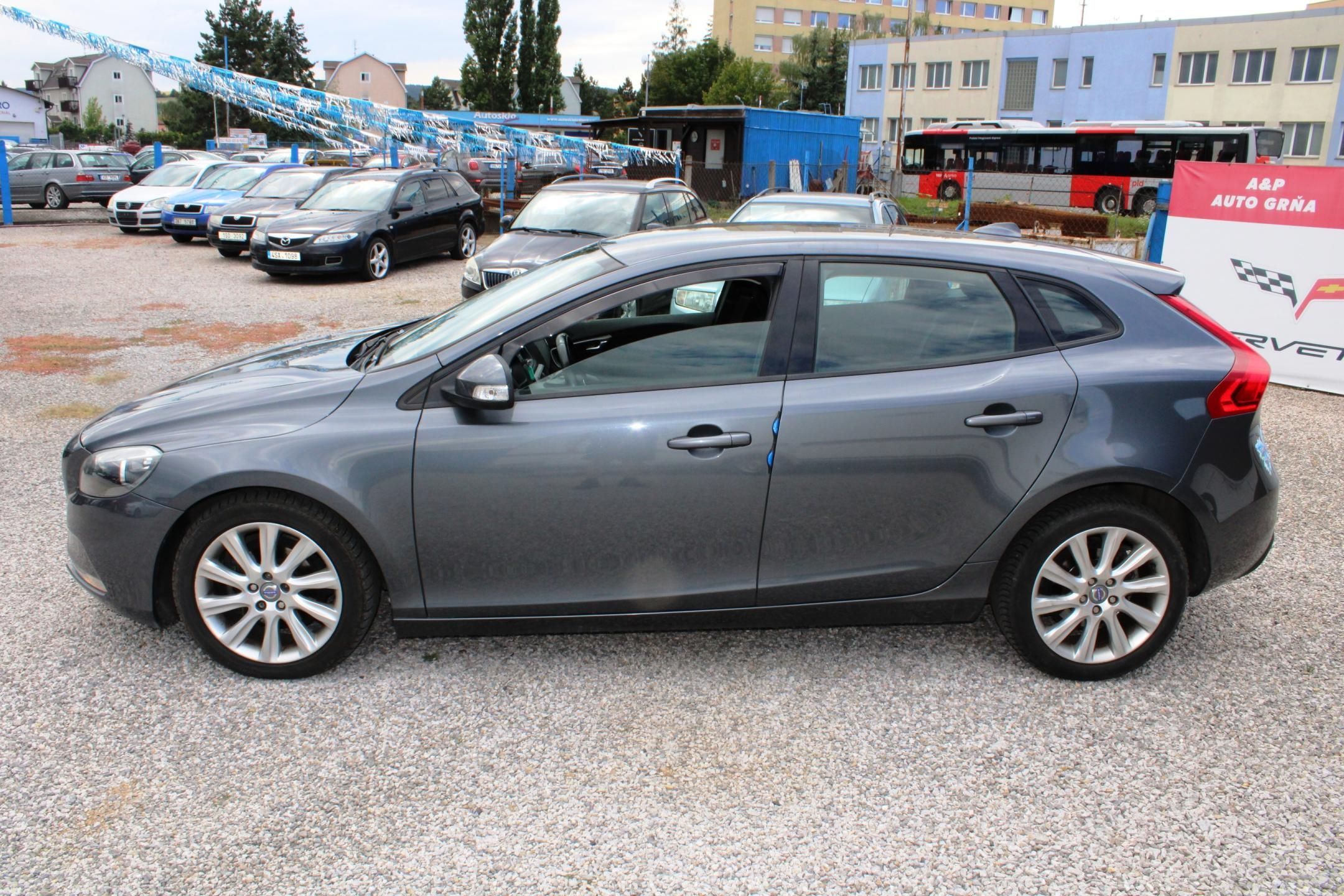 Volvo V40, 1,6D2 KLIMA TEMPOMAT EL.OKNA - fotka 4
