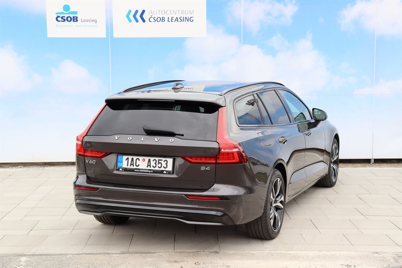 Volvo V60, B4 FWD Mild Hybrid 48V - fotka 2