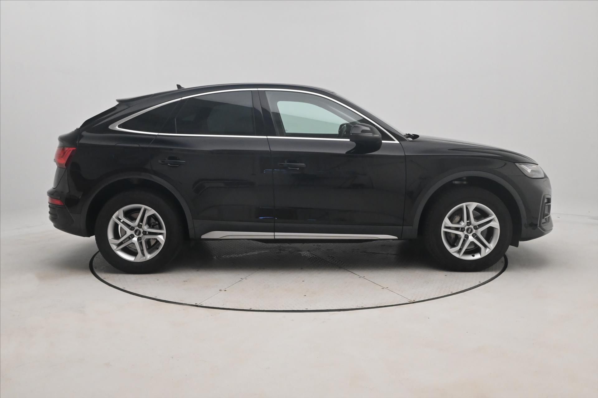 Audi Q5, 2,0 50TFSIe 195kW 4x4 S-Tronic - fotka 4