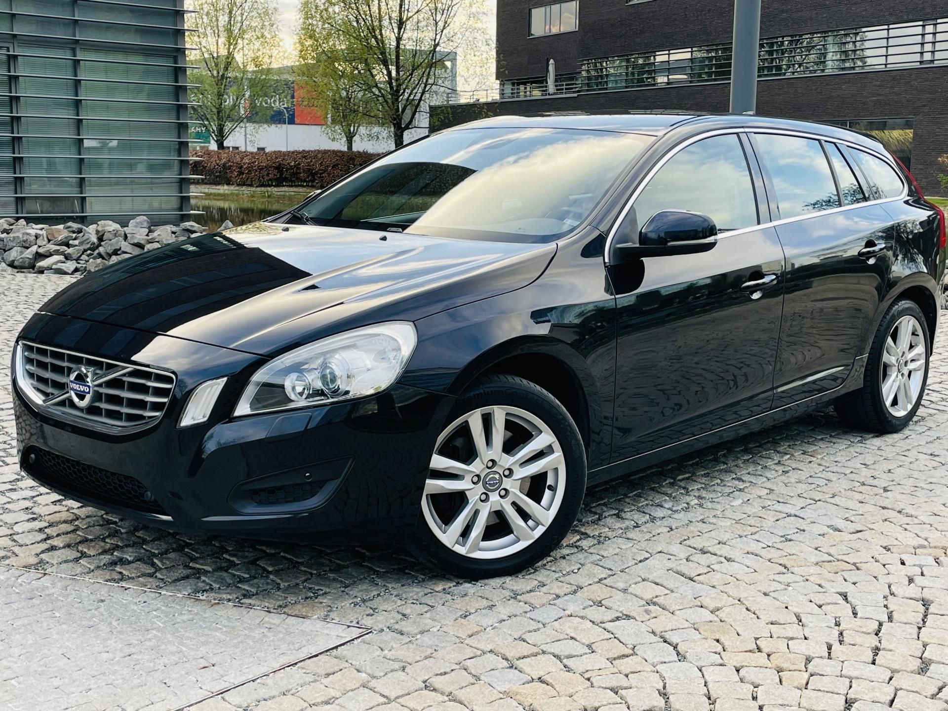 Volvo V60, 2.4D5 MANUÁL VÝHŘEV SERVISKA - fotka 2