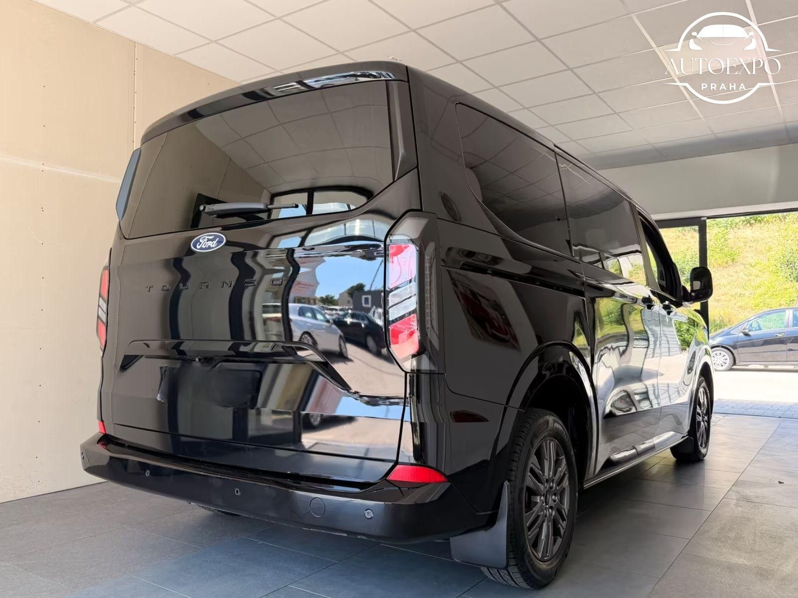 Ford Tourneo Custom, 320 L1 Tourneo Titanium FWD - fotka 4