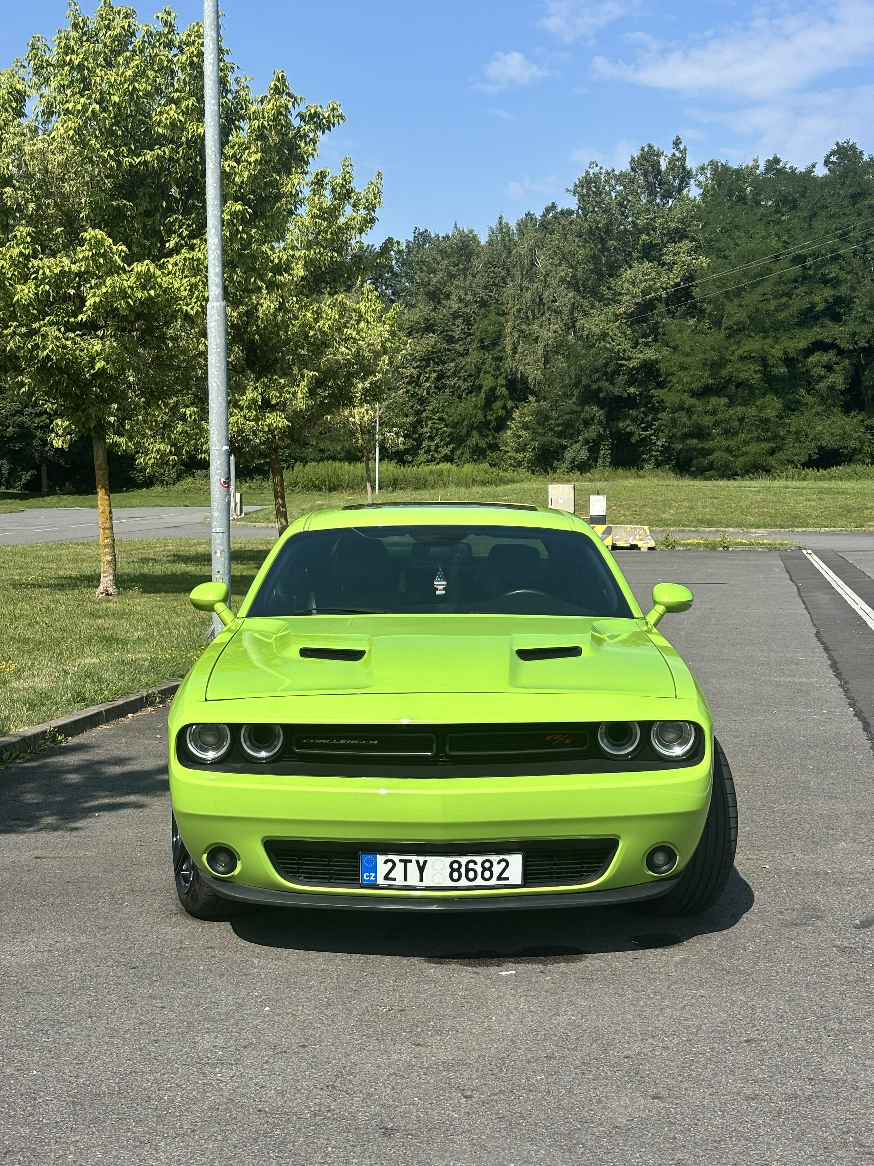 Dodge Challenger, 5.7 R/T MANUÁL - fotka 2