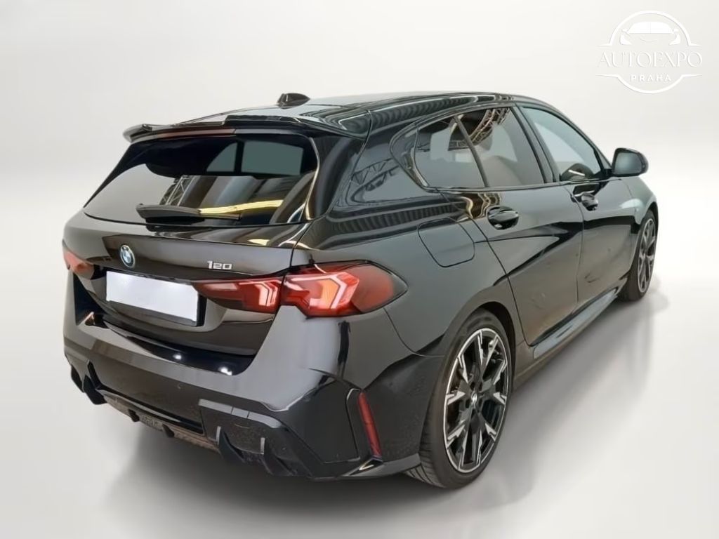 BMW Řada 1, 120i Limousine M SPORT PRO - fotka 4