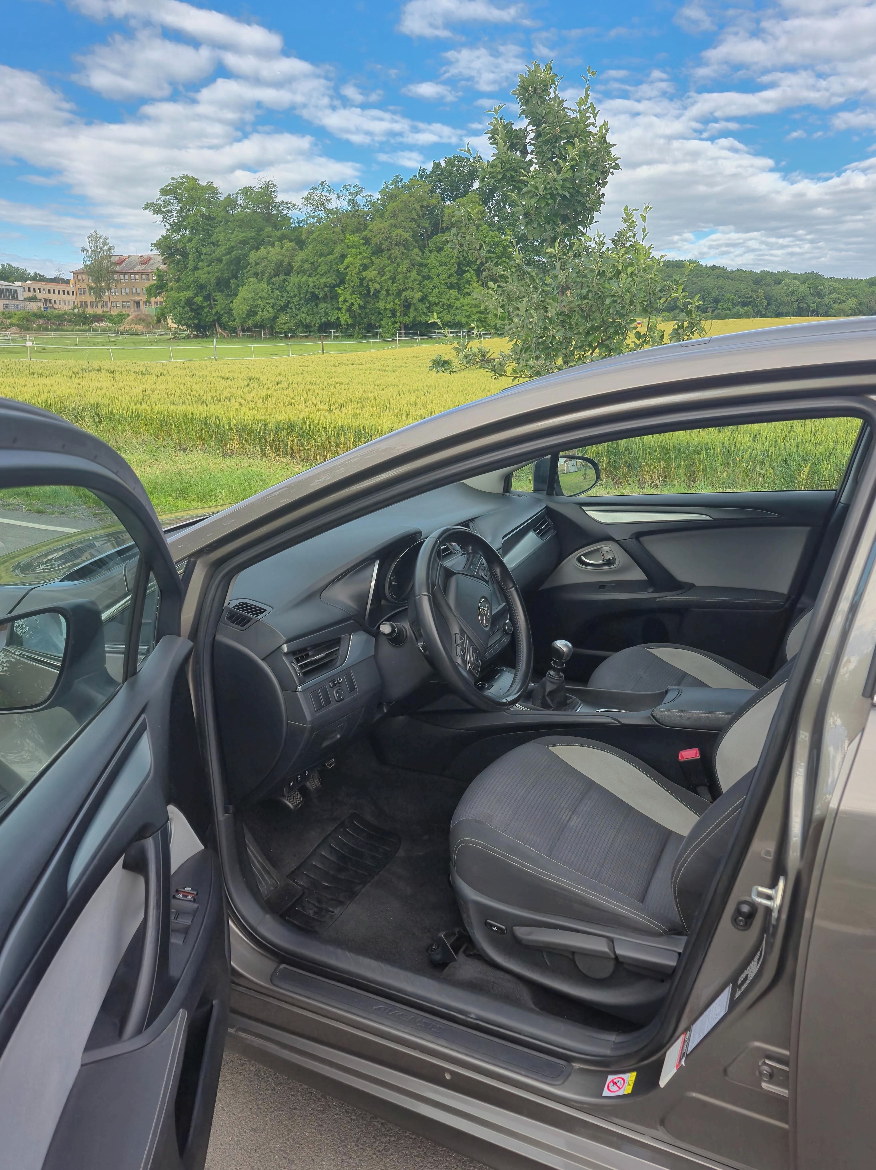 Toyota Avensis, 1.8 benzín - fotka 5