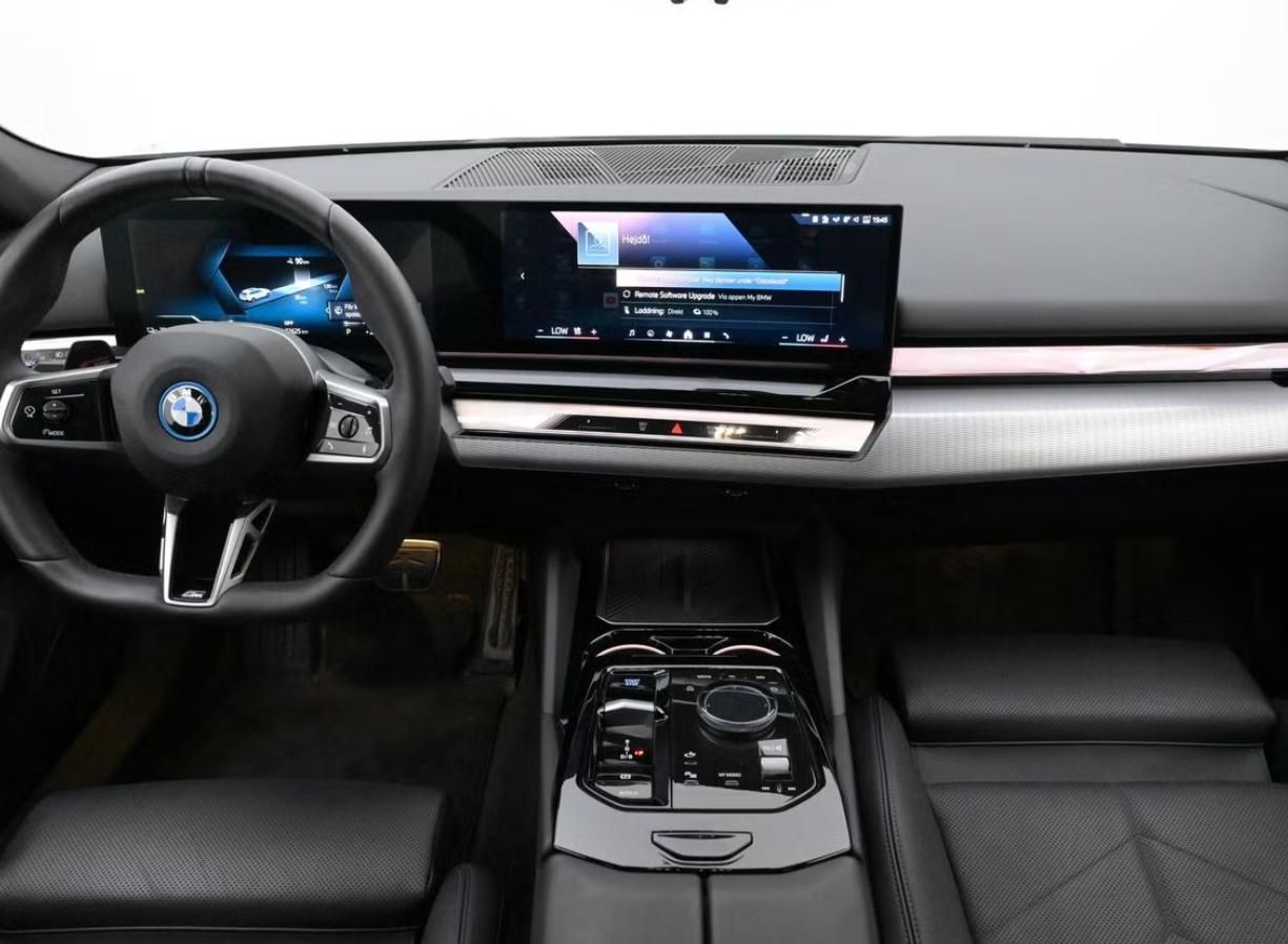 BMW i5, xDrive40 Touring M SoH 98% Kam - fotka 5
