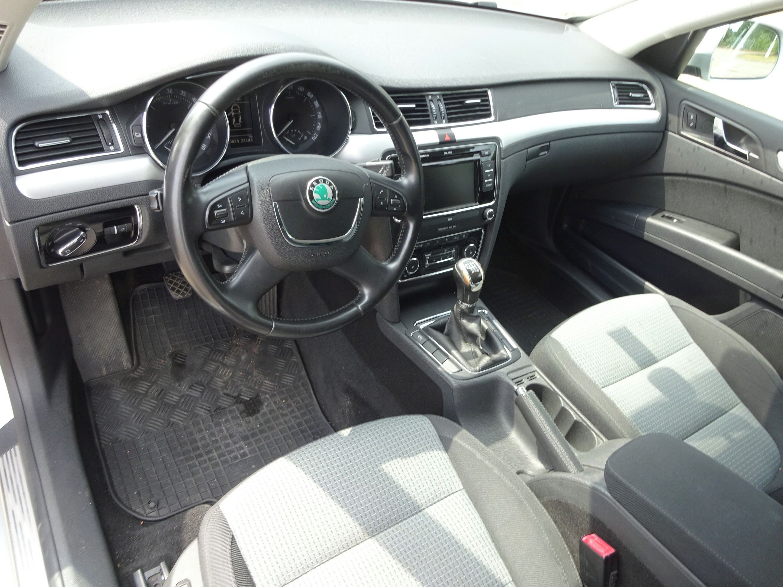 Škoda Superb, 2.0 TDI (125 kw) Koupeno v ČR - fotka 5
