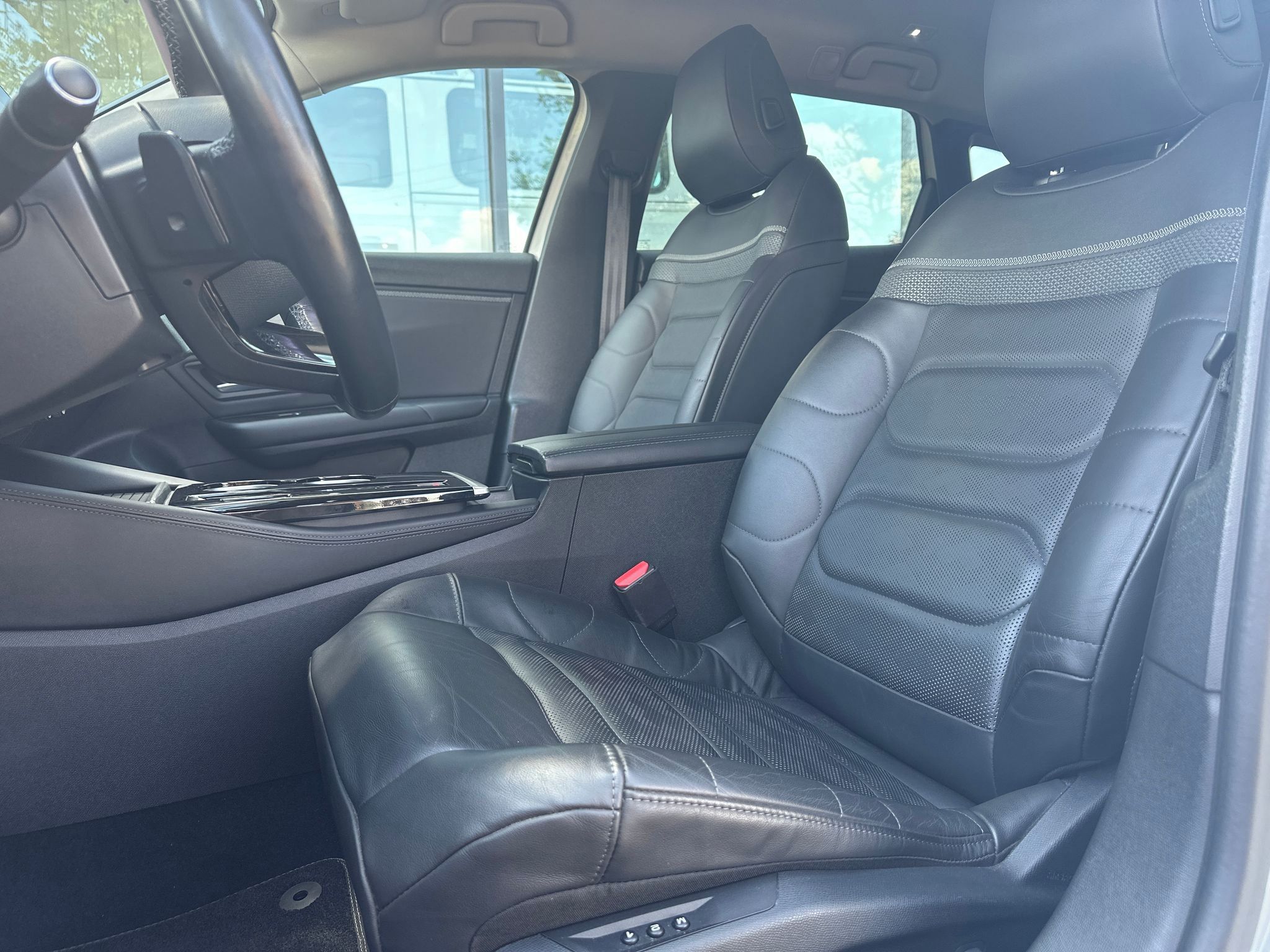 Citroën C5 X, 1.6 132kW SHINE PACK ZÁRUKA ČR - fotka 4