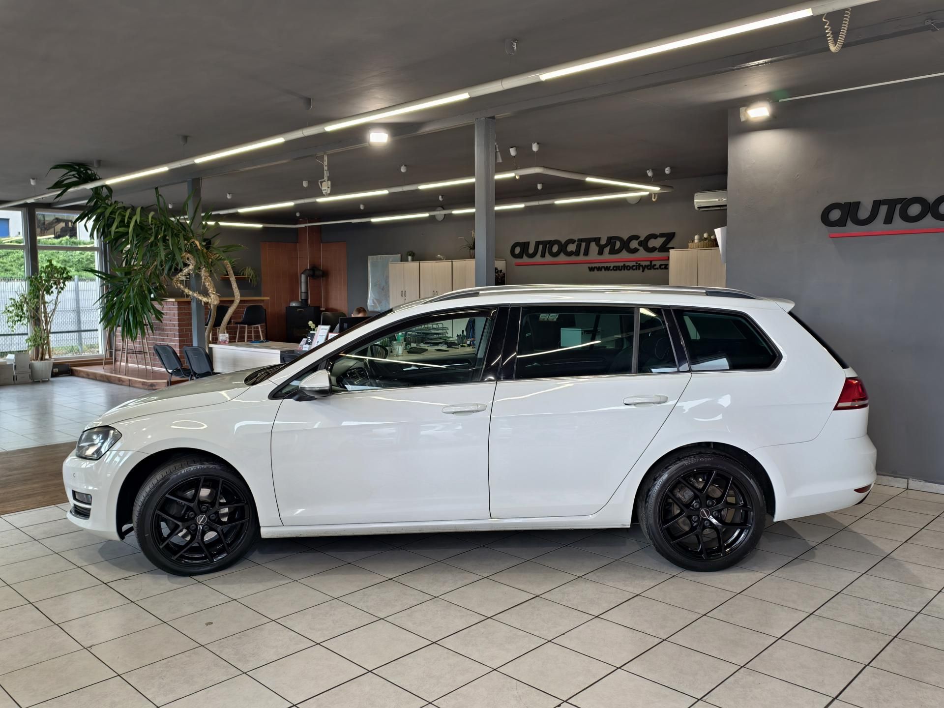Volkswagen Golf, VARIANT 1.6 TDi HIGHLINE, ČR - fotka 4