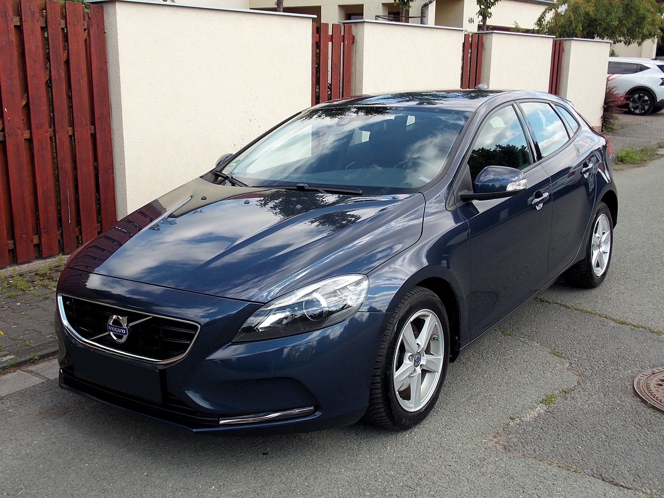 Volvo V40, 1,6 YOU T2 1. MAJITEL