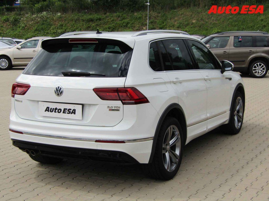 Volkswagen Tiguan, 2.0 TDi 4X4,R-Line,DSG,LED - fotka 4