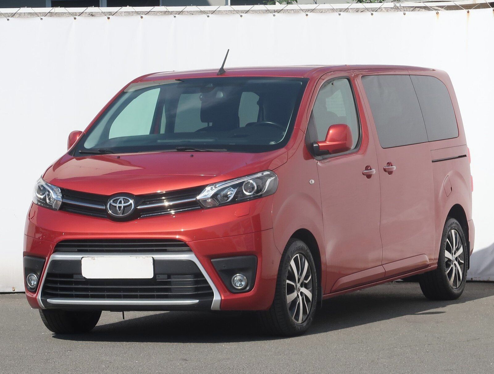 Toyota Proace Verso, 2.0 D-4D, Family, 8 míst, L1 - fotka 2