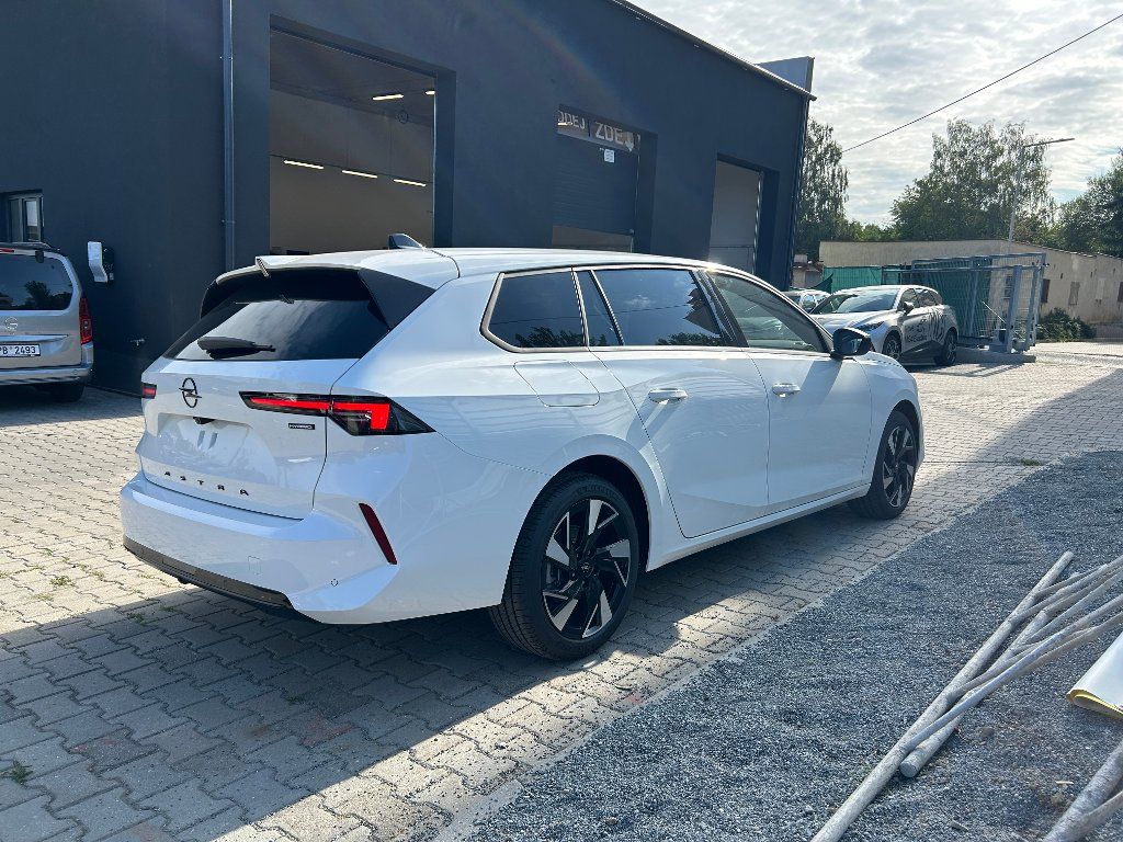 Opel Astra, ST GS 1,2 Turbo 107kW AT - fotka 4