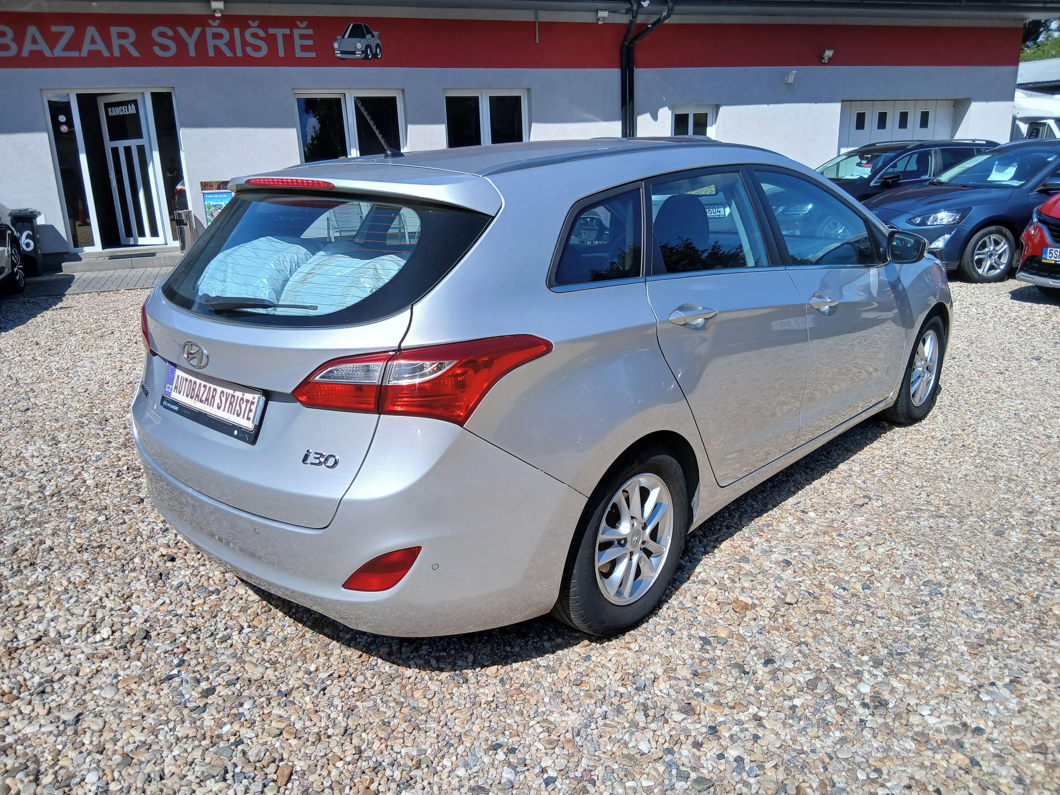 Hyundai i30, 1.6 CRDi 81KW ČR, +Zim.kola - fotka 5