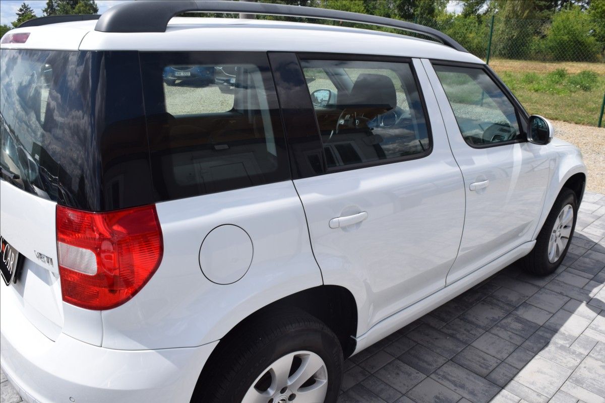 Škoda Yeti, 1,2 TSI 77KW NÍZKÉ KM NOVÁ STK - fotka 5