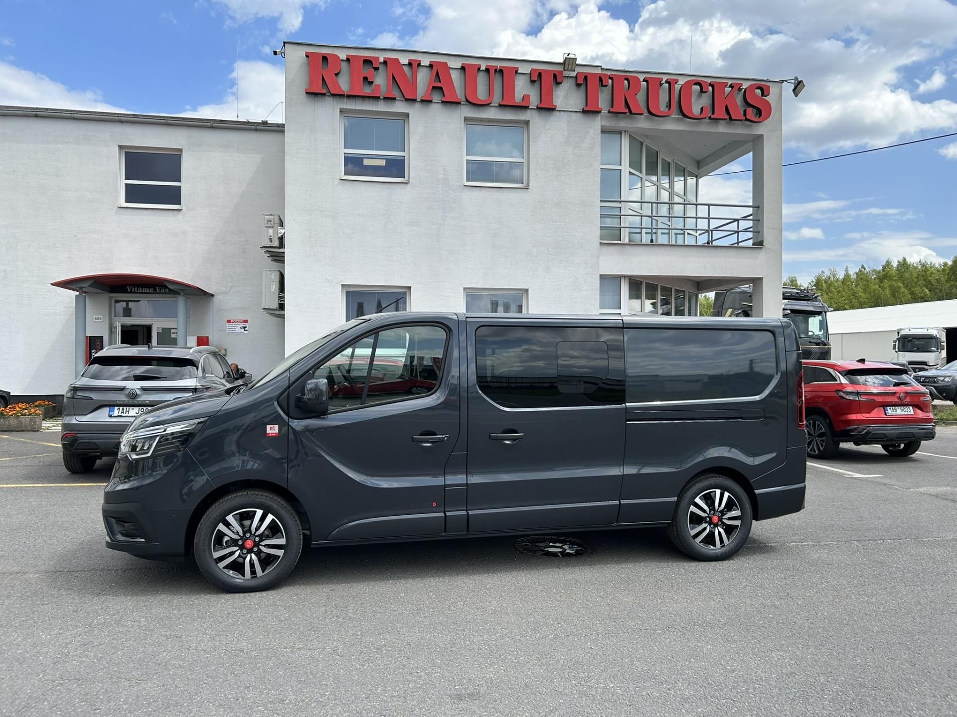 Renault Trafic, CREW VAN L2H1 170k RED 5 míst - fotka 4