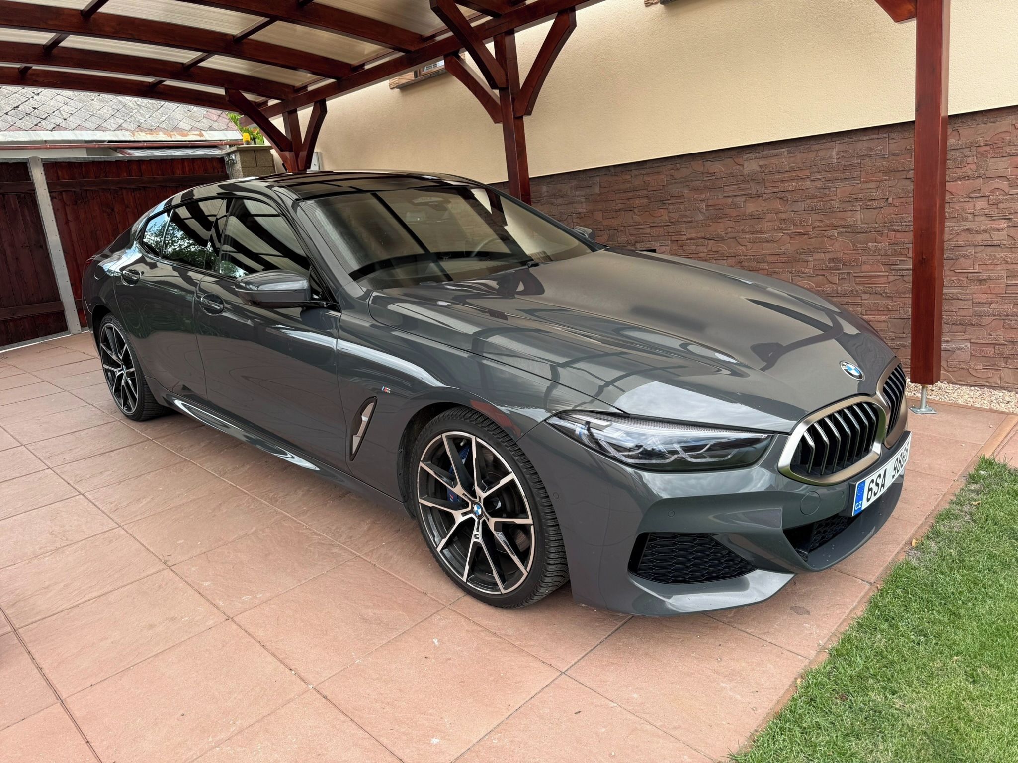 BMW Řada 8, M