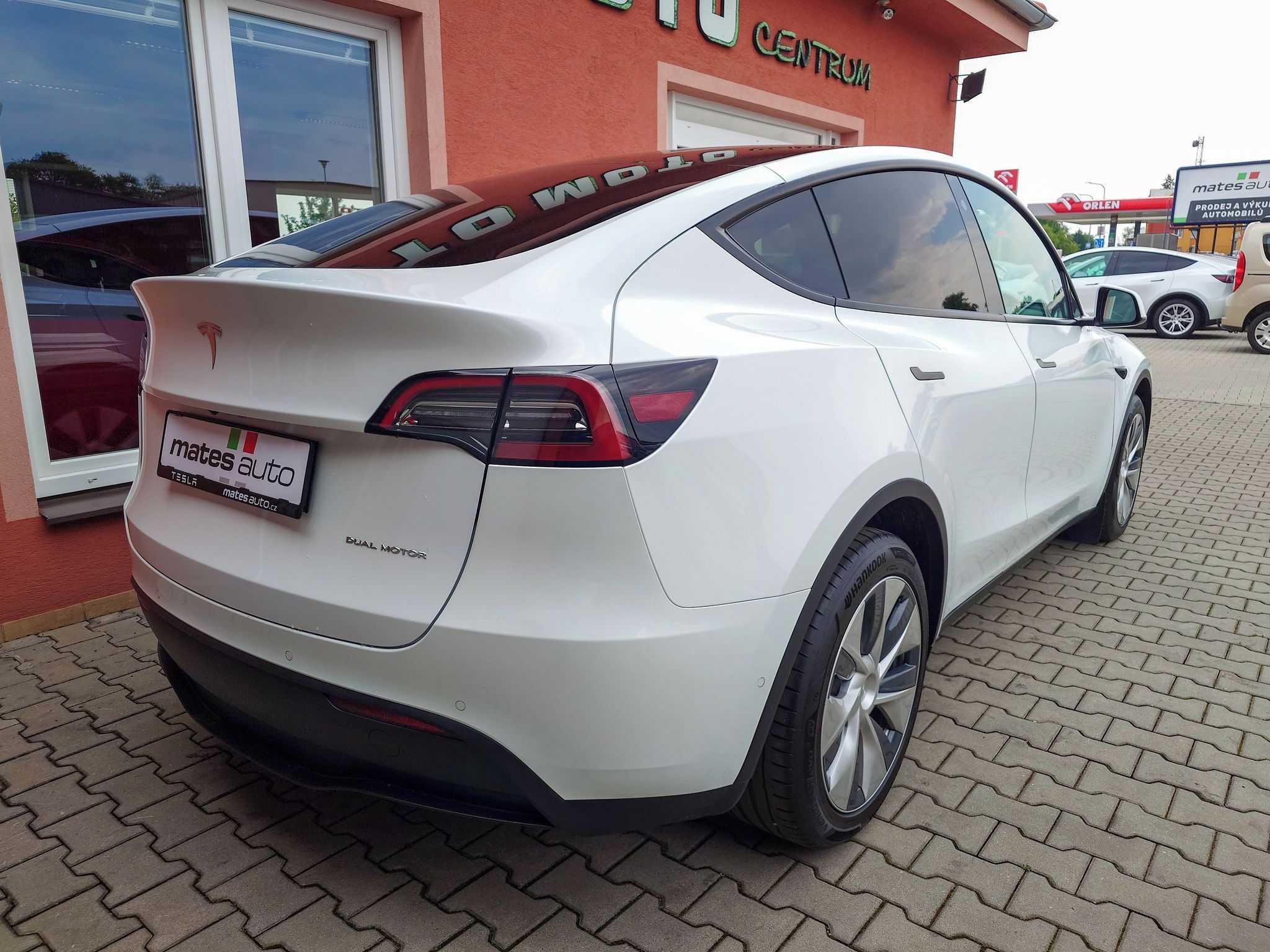 Tesla Model Y, Long Range Dual Motor 378 kW S - fotka 5