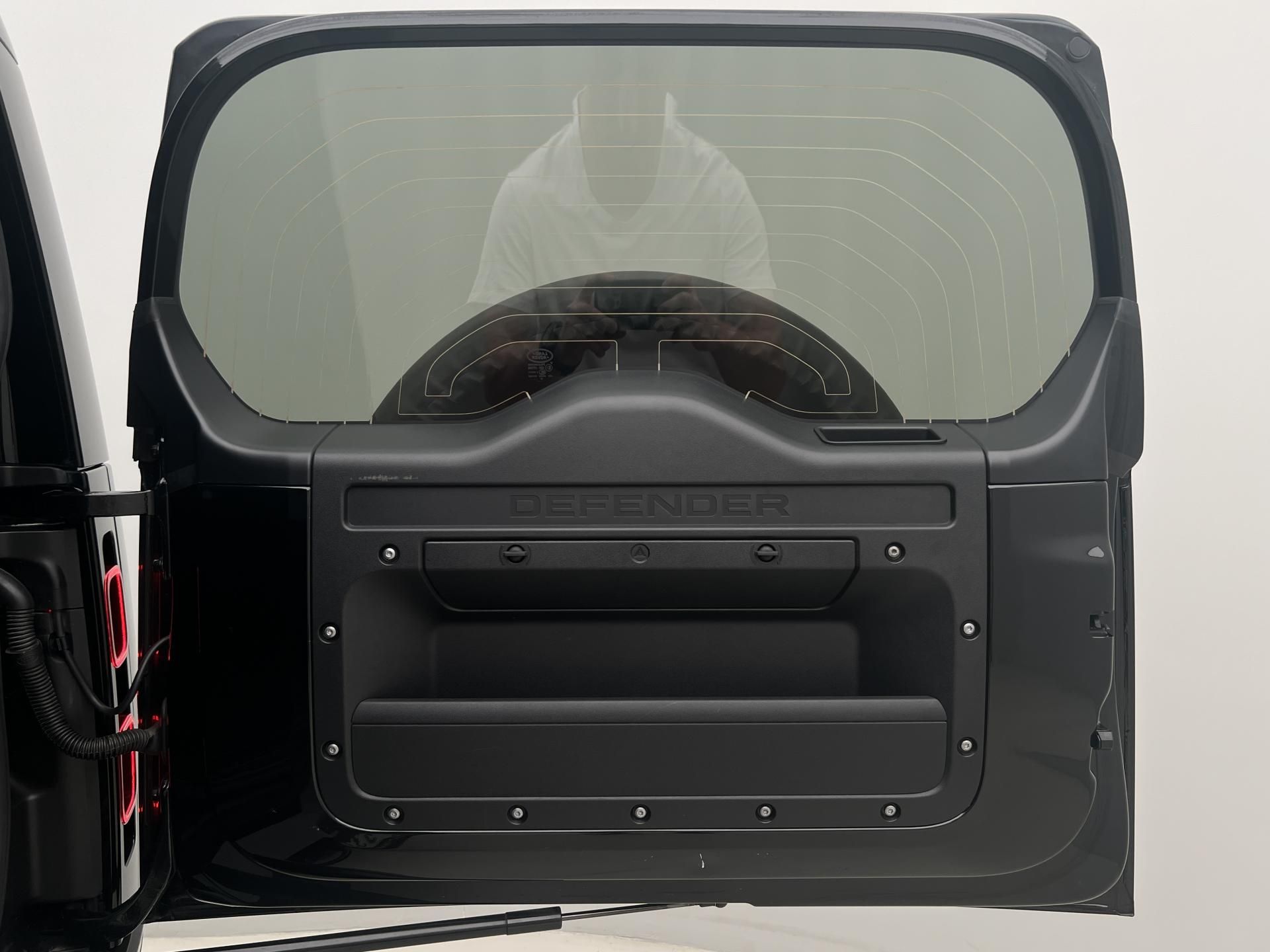 Land Rover Defender, D300 HSE AUT CZ - fotka 6
