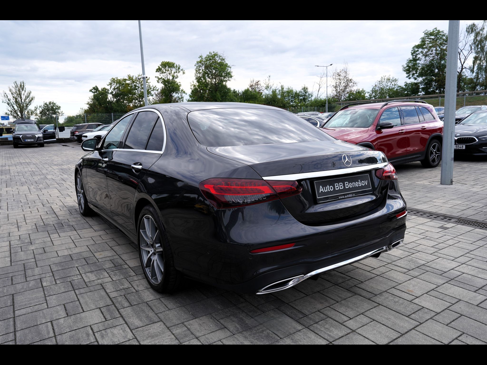 Mercedes-Benz Třídy E, E 200 4Matic AMG/LED/360/ČR - fotka 4