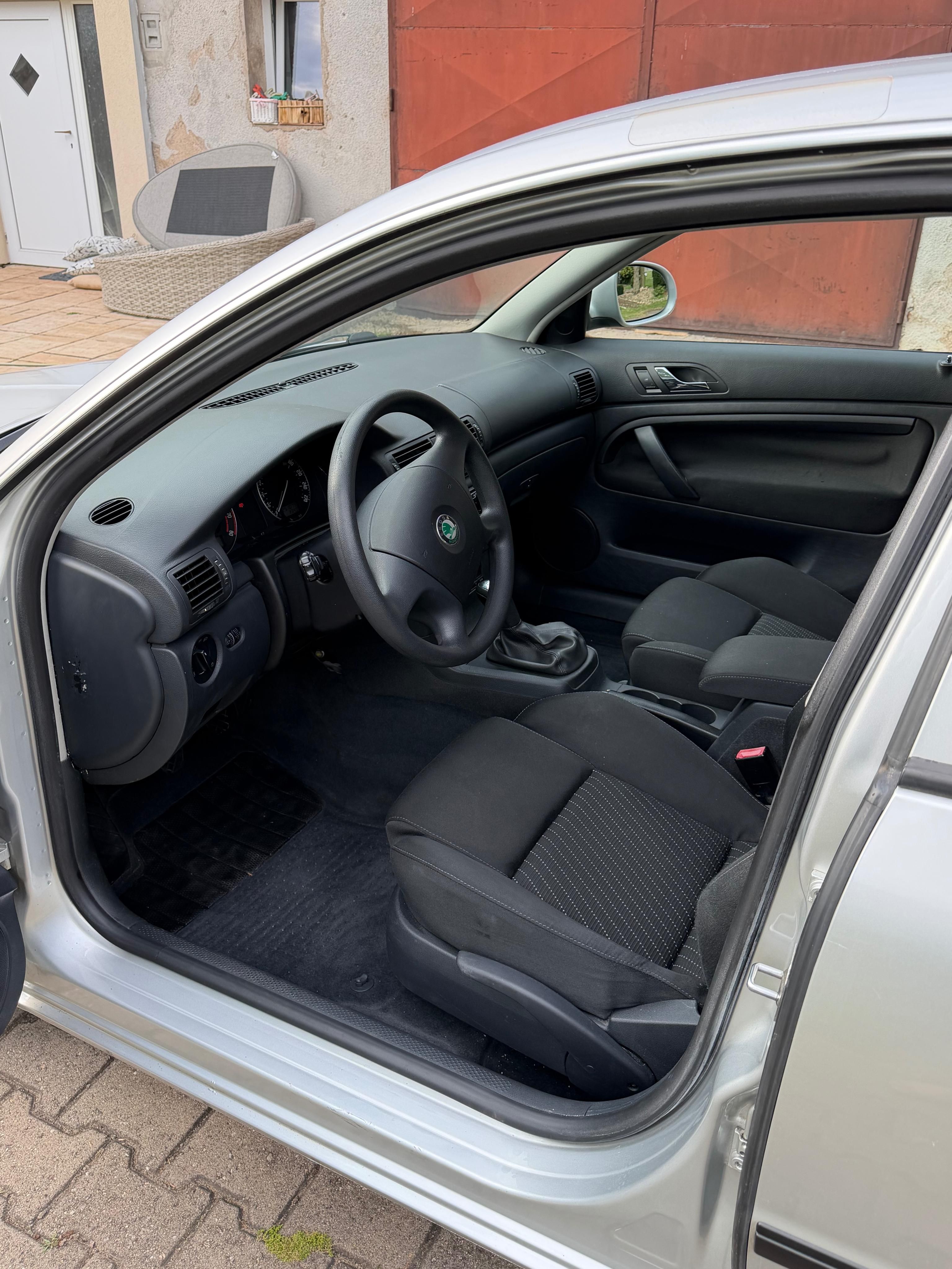 Škoda Superb - fotka 5