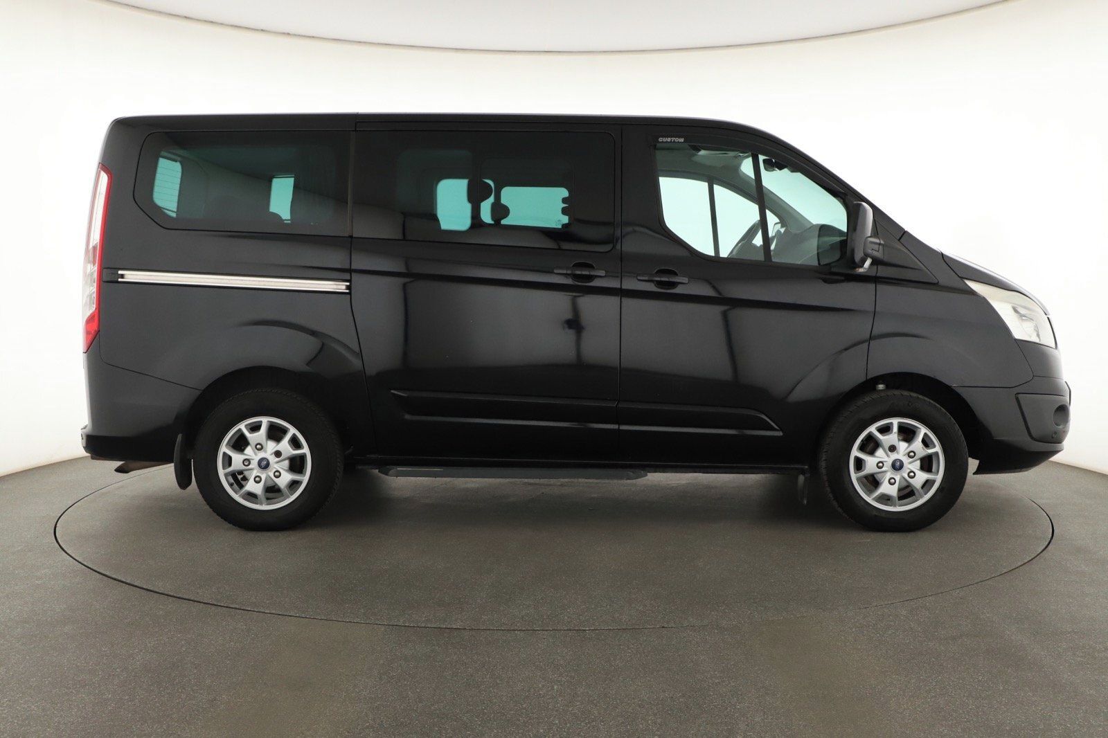 Ford Tourneo Custom, 2.2 TDCi, Titanium, Klima, ČR - fotka 6