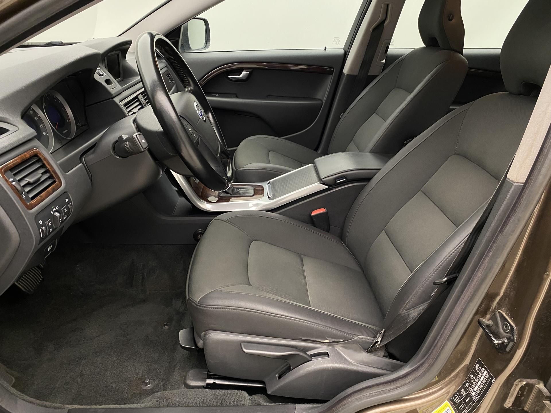 Volvo XC70, D4 AWD KINETIC AUT CZ - fotka 3