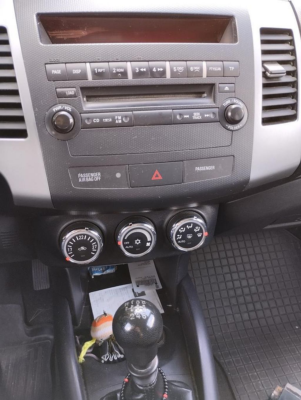 Mitsubishi Outlander, 2.2 DI-D INVITE 4WD - fotka 5