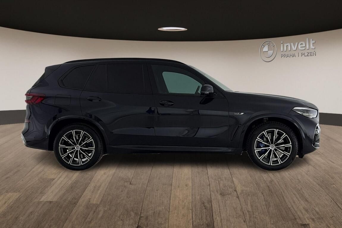 BMW X5, xDrive45e - fotka 2