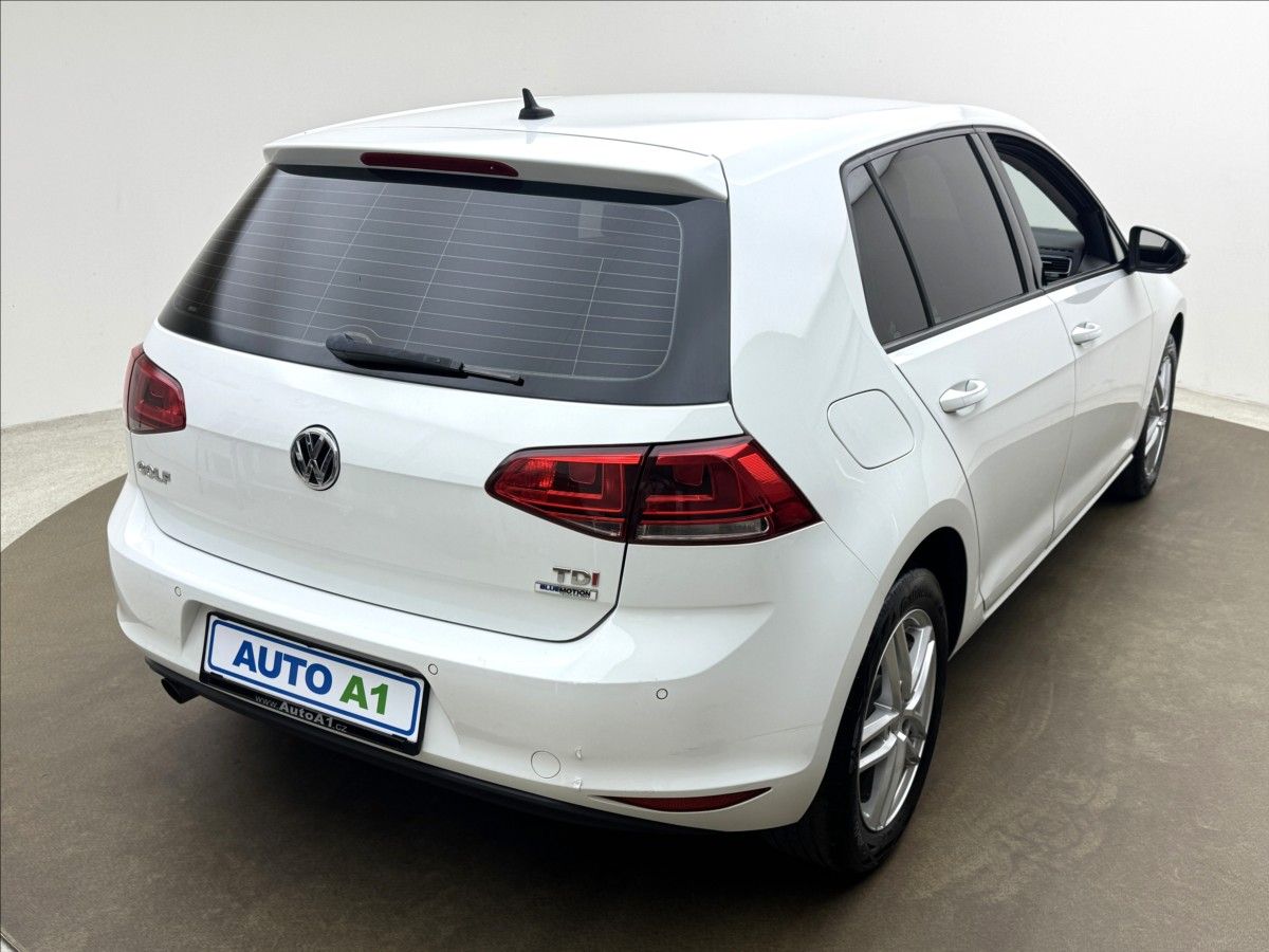 Volkswagen Golf, 1,6 DSG DPH HIGHLINE 2XKOLA ČR - fotka 4