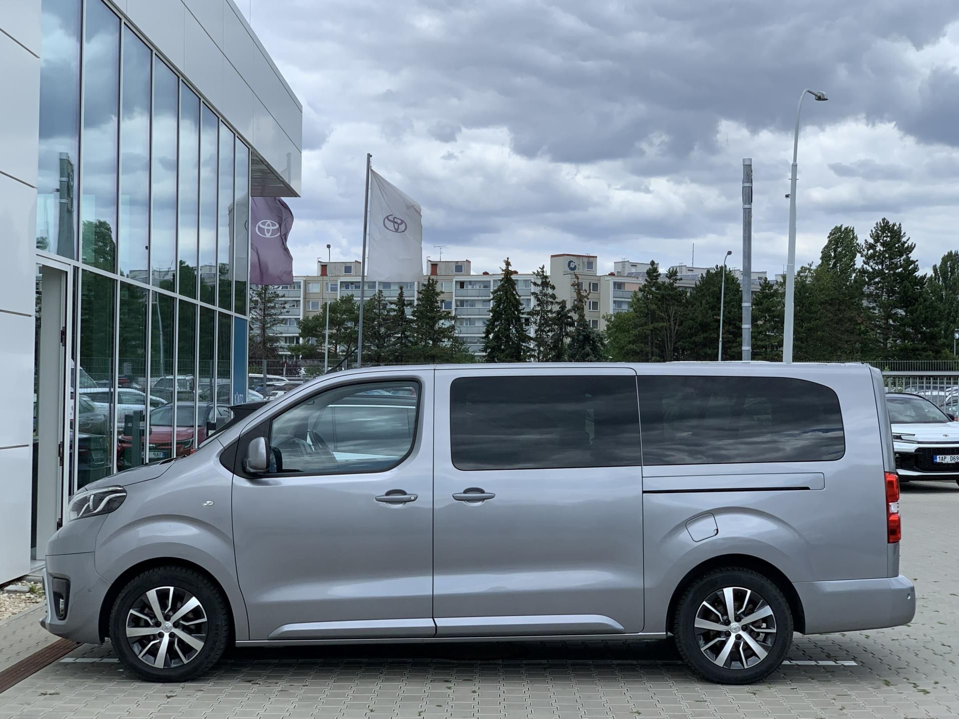 Toyota Proace Verso, L2 FAMILY 2.0 D-4D 130kW AT8 - fotka 4