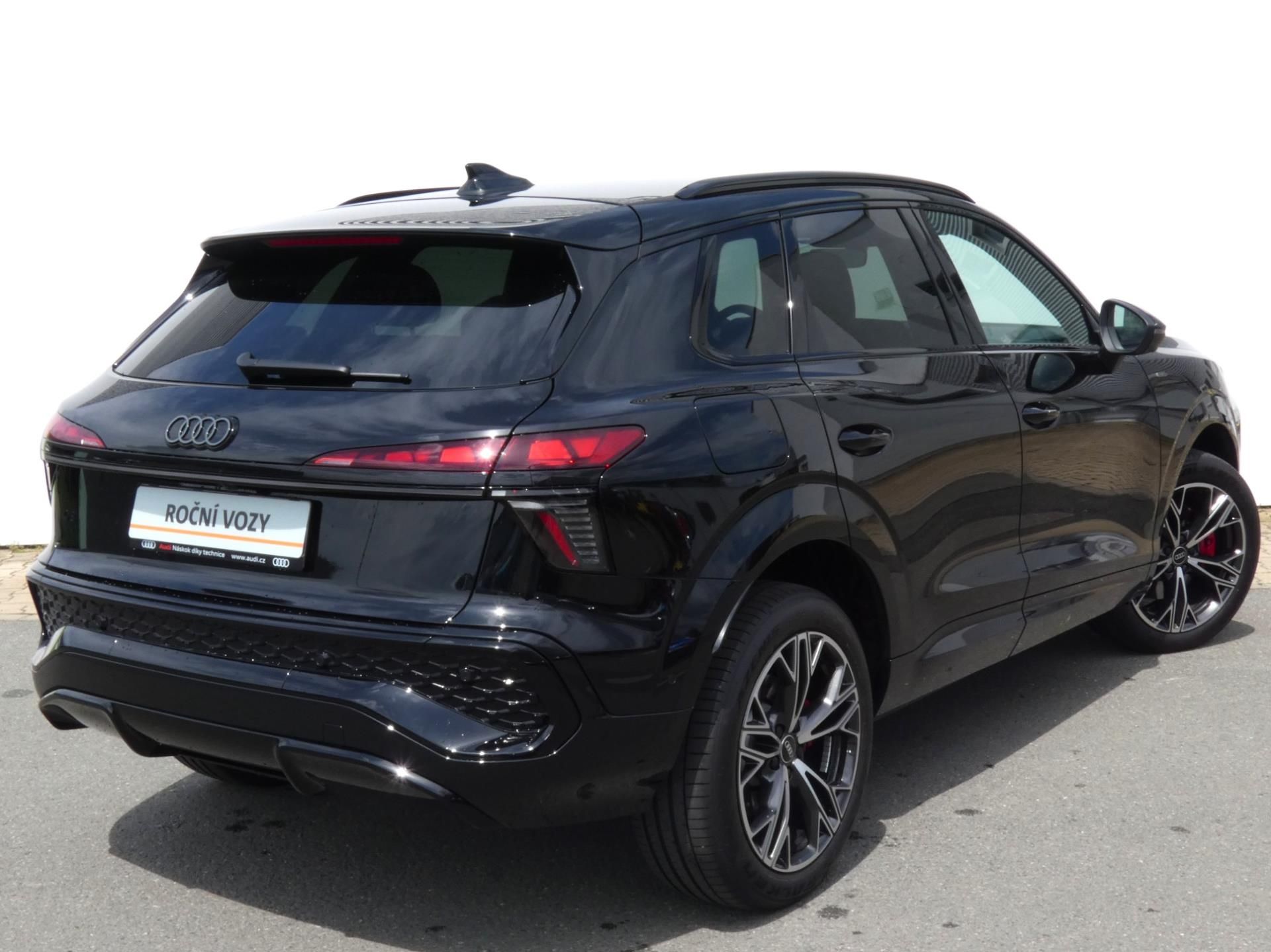 Audi Q3, S-Line e-hybrid 200 kW - fotka 2