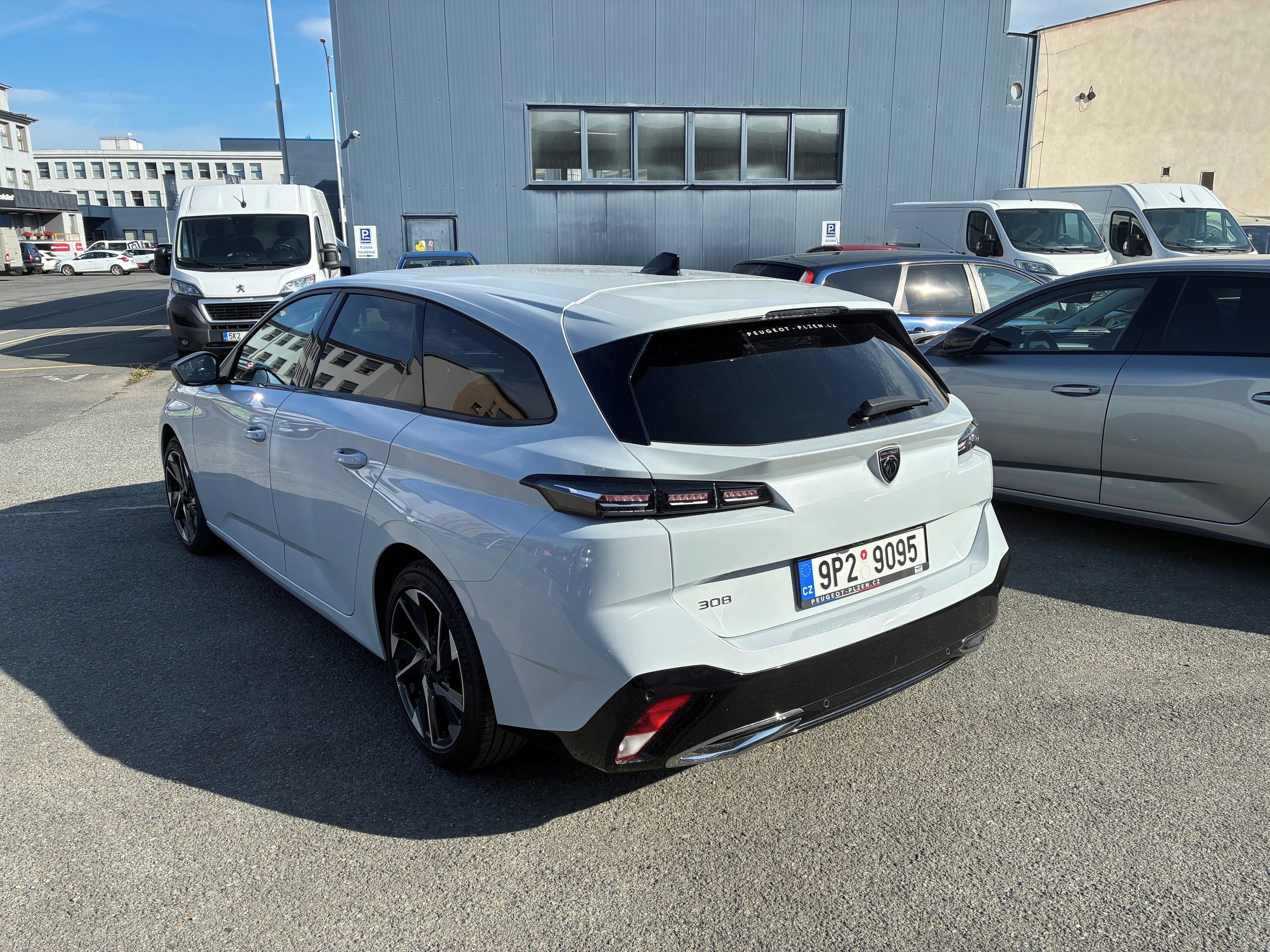 Peugeot 308, SW ALLURE Pack 1.2 PT 130 EAT - fotka 4
