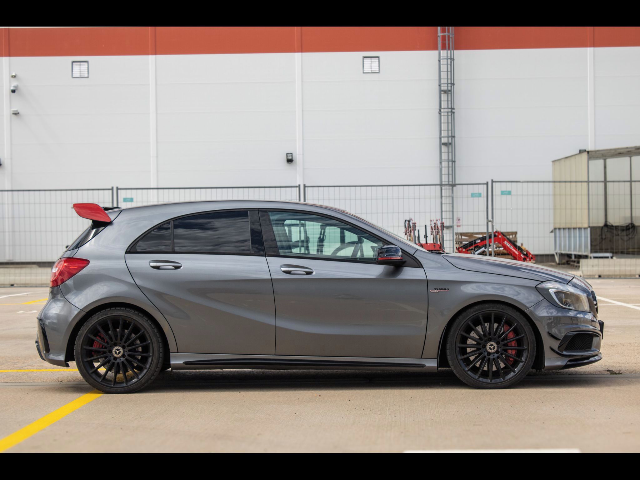 Mercedes-Benz Třídy A, Mercedes-Benz A 45 AMG - fotka 4