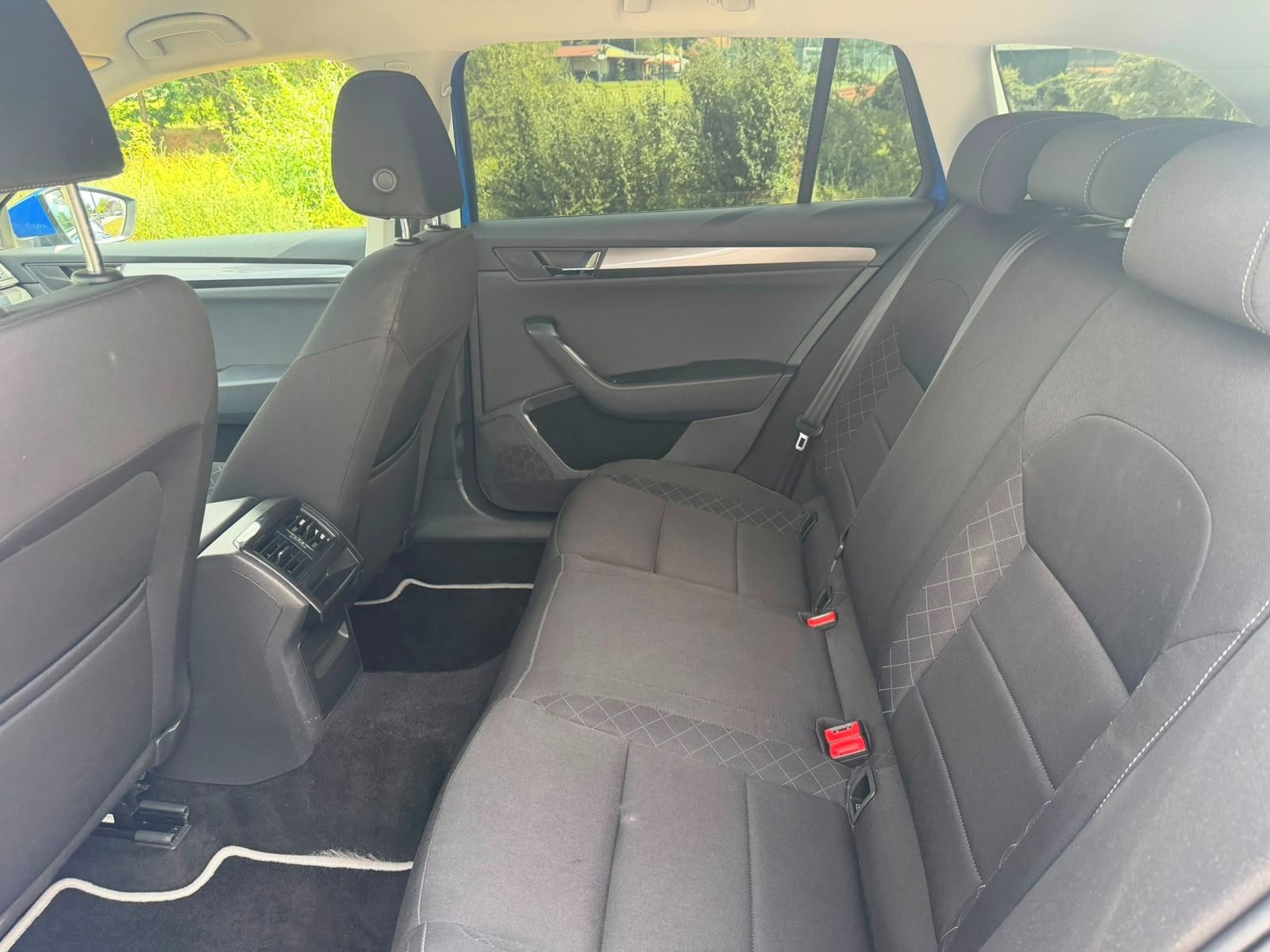 Škoda Superb, 2.0 TDI Plný servis - fotka 6