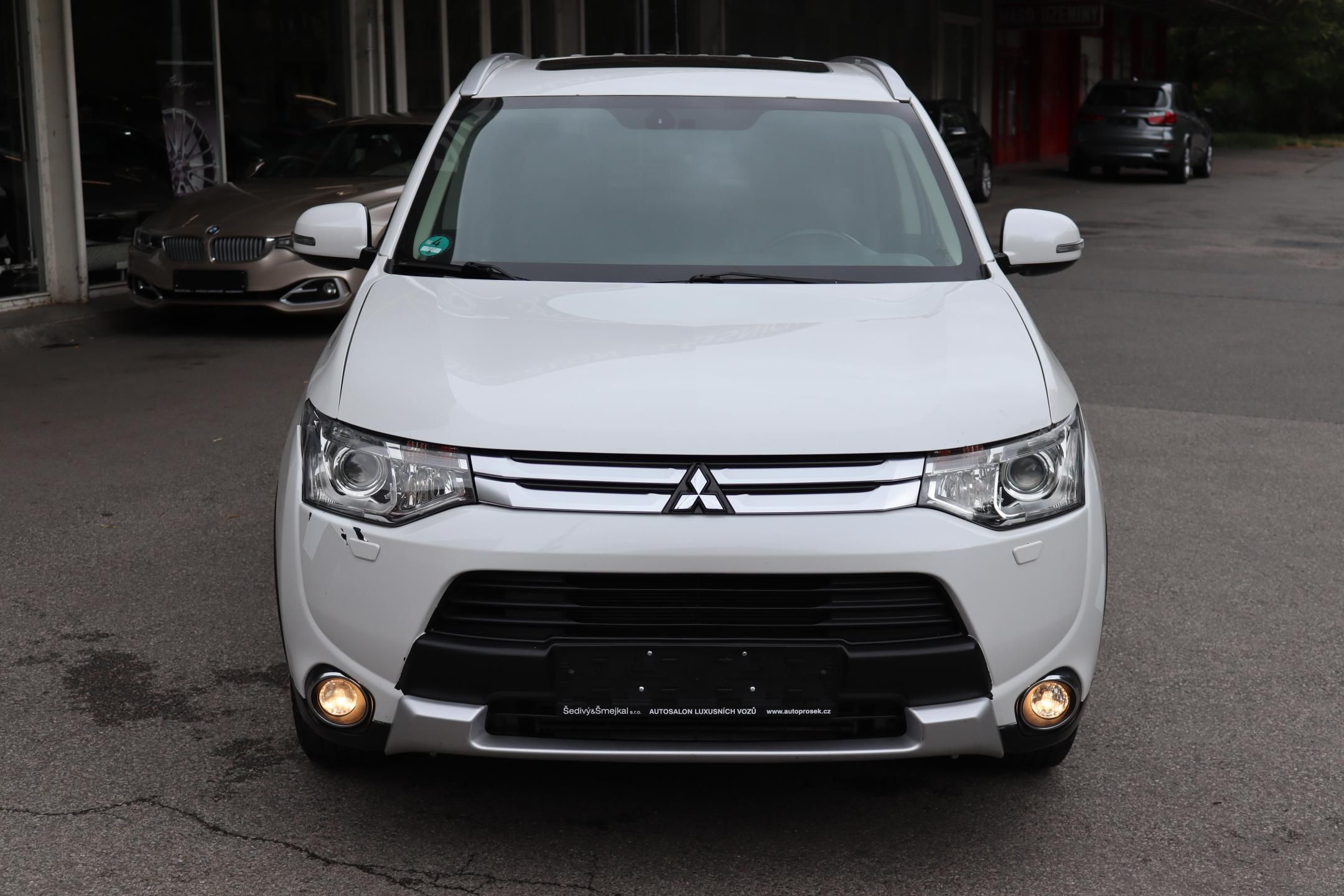 Mitsubishi Outlander, 2.2DI-D 4X4 7 MÍST 110kW - fotka 2