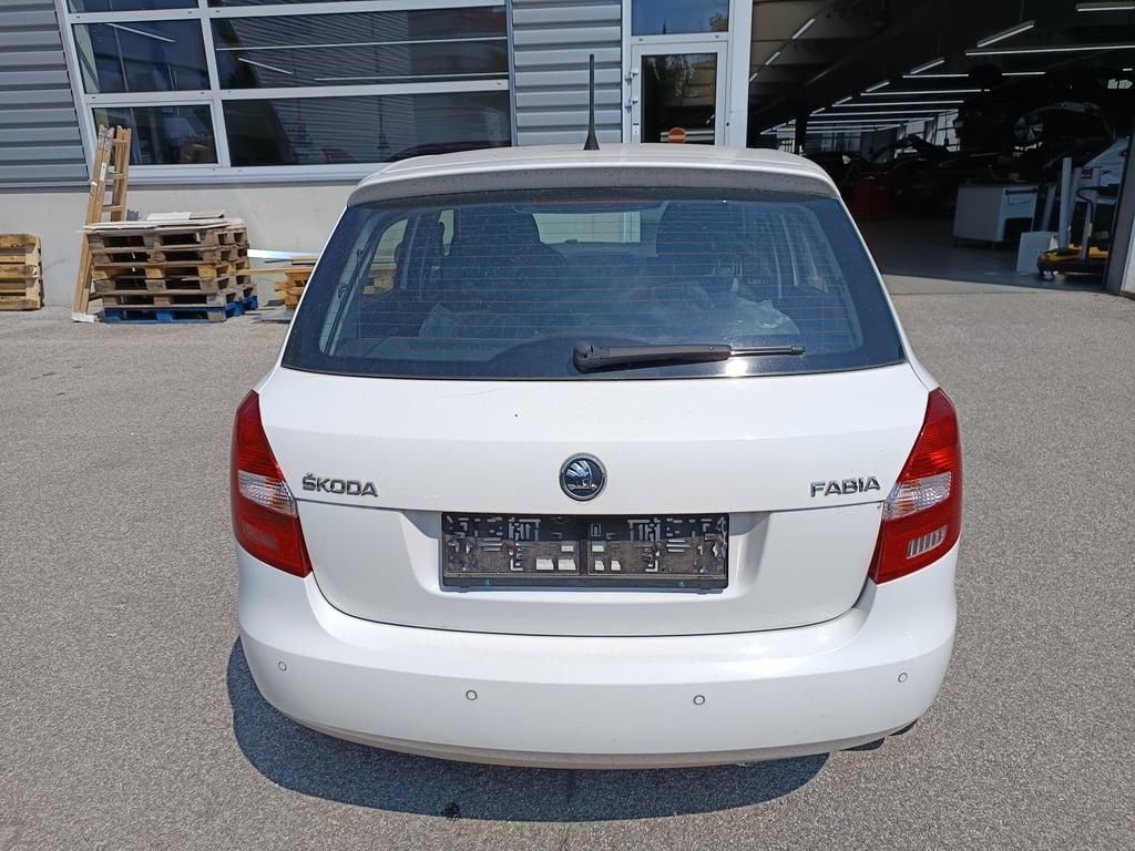 Škoda Fabia, 1,2 Active+  29 000 km !!!!!!! - fotka 6