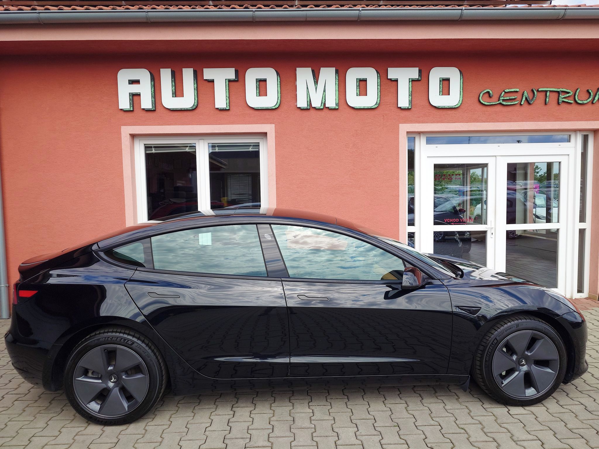 Tesla Model 3, Long Range Dual Motor 366 kW S - fotka 6