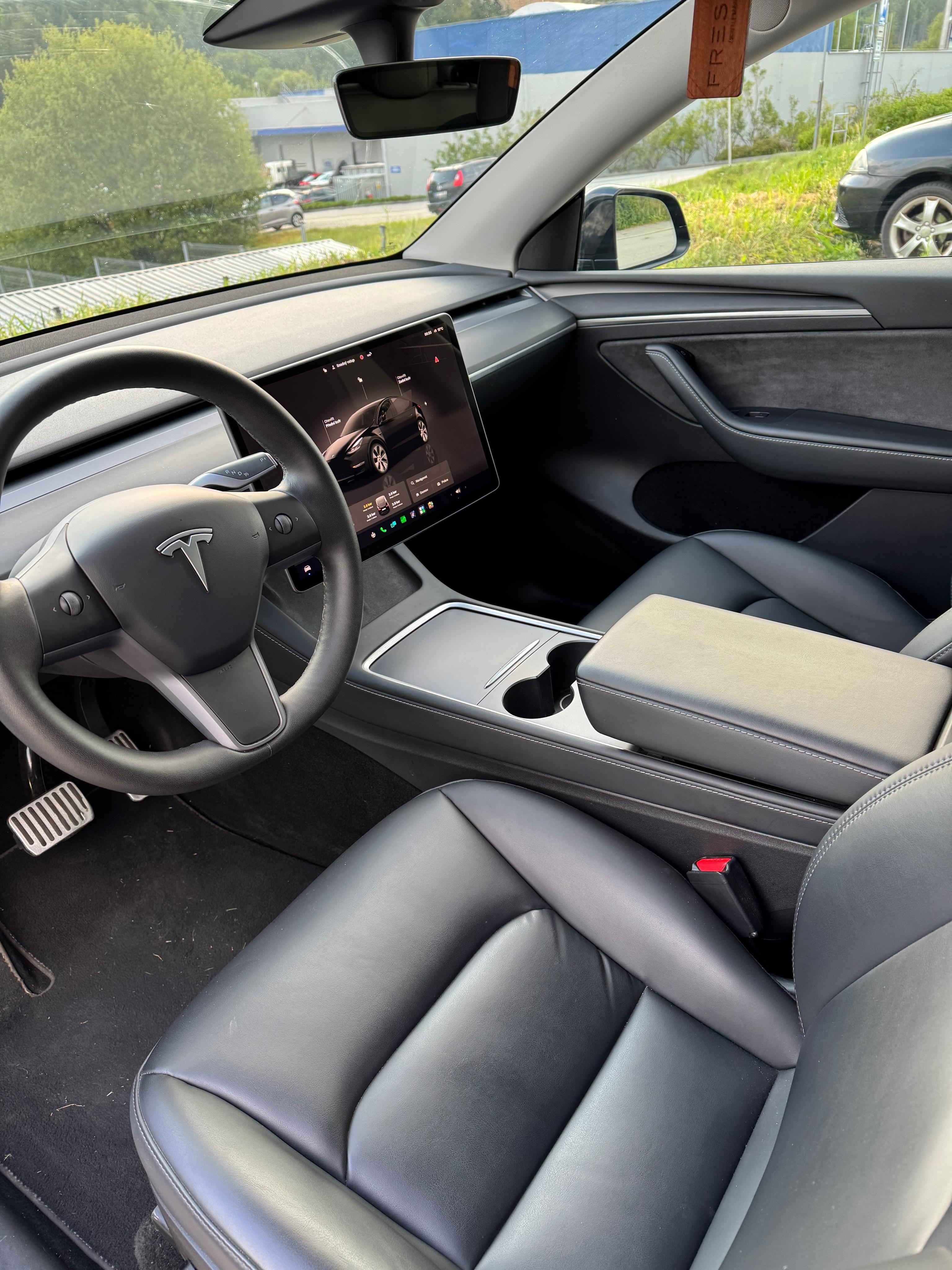 Tesla Model Y, LR, 4x4, 378kW, SOH 90,2%,DPH - fotka 5