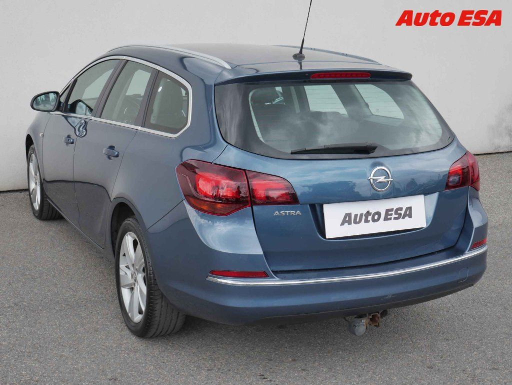 Opel Astra, 1.4T SPORTS TOURER,ČR - fotka 6