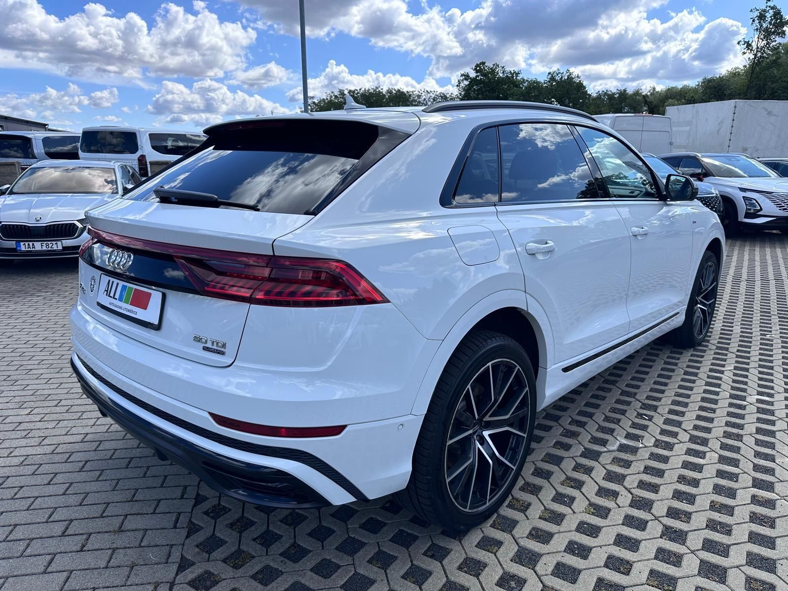 Audi Q8, 3.0 TDI 210kW S-LINE - fotka 2