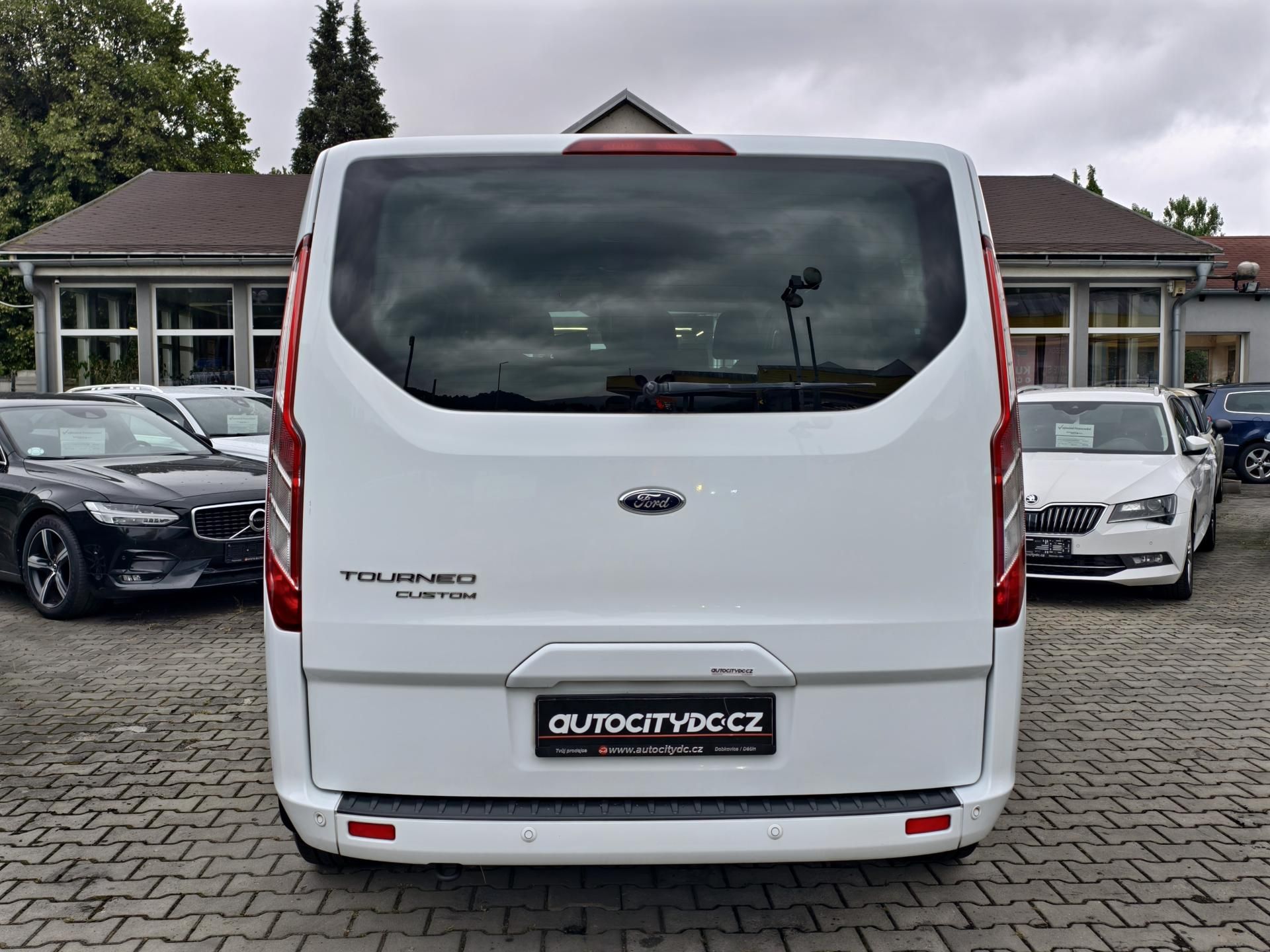 Ford Tourneo Custom, 2.0 EcoBlue 125kW, 9 MÍST, L2 - fotka 5