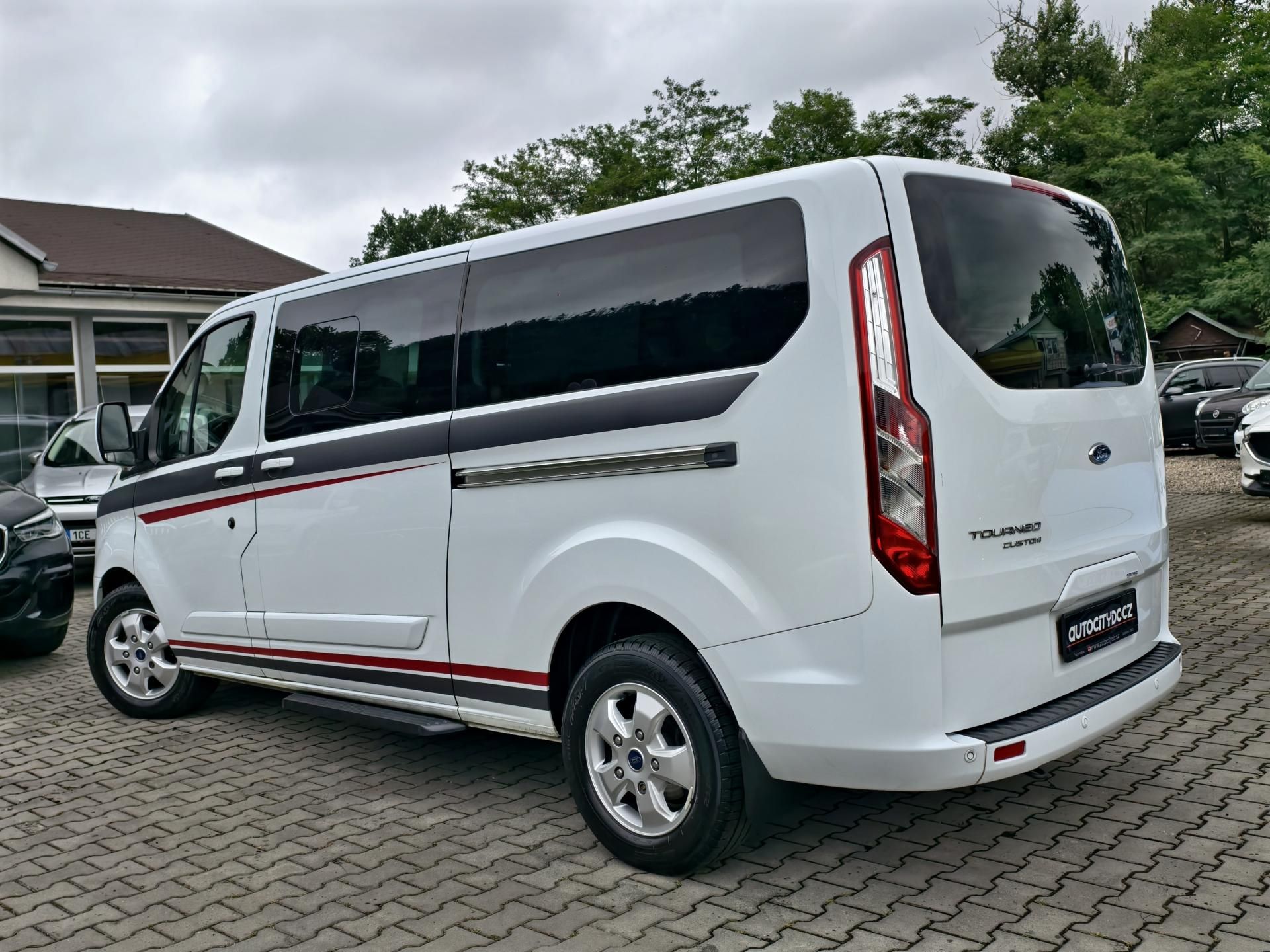 Ford Tourneo Custom, 2.0 EcoBlue 125kW, 9 MÍST, L2 - fotka 6