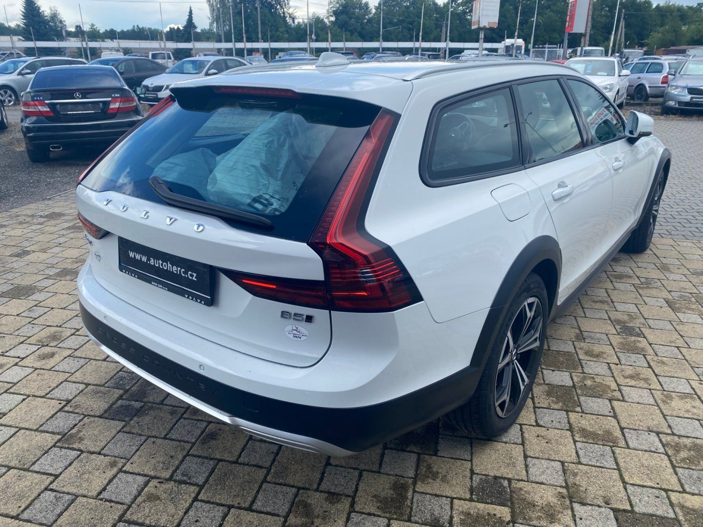 Volvo V90, 2.0 Cross Country PRO B5Hybrid - fotka 6
