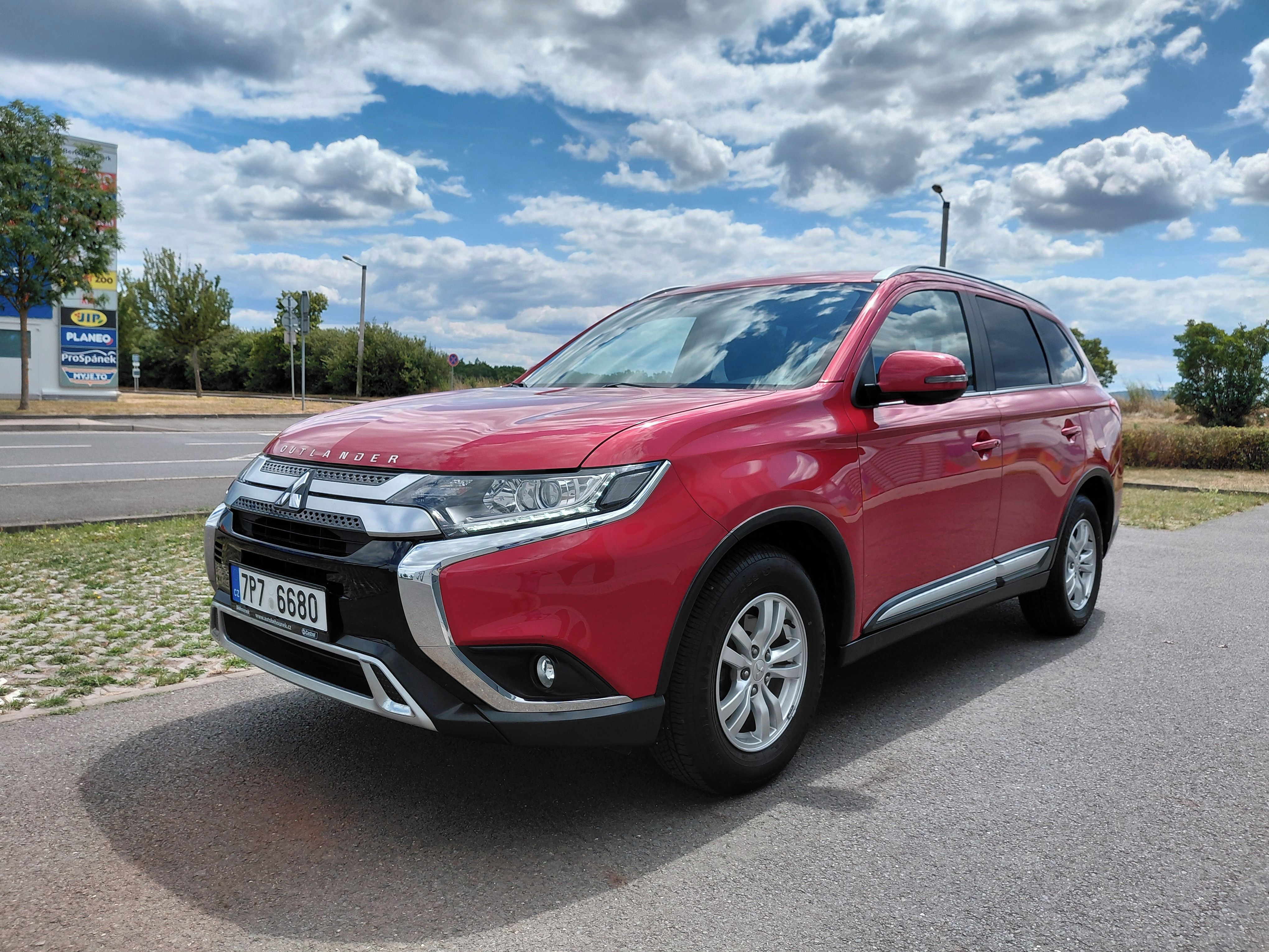 Mitsubishi Outlander, 2.0 110KW 1.MAJ STAV NOVÉHO!! - fotka 3