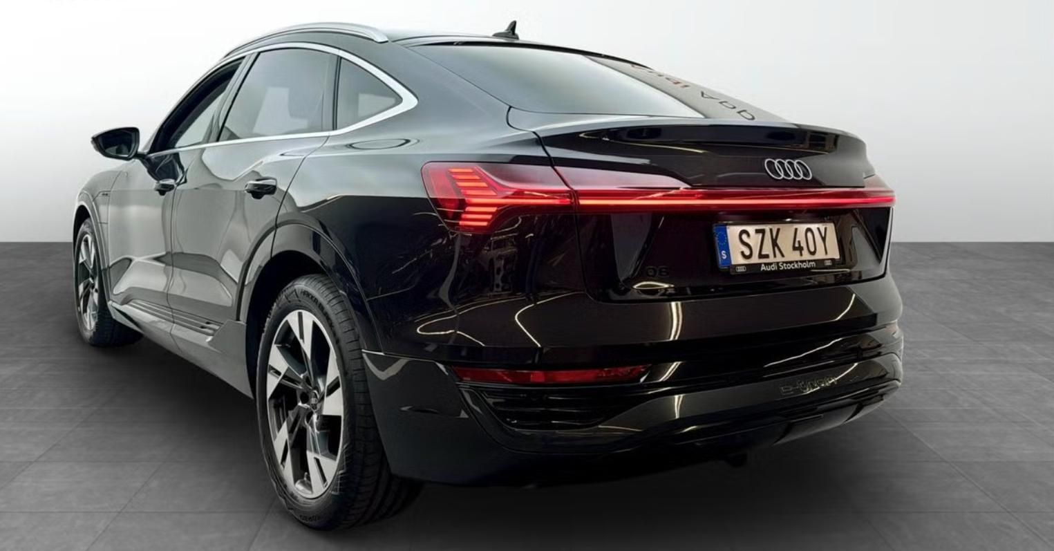 Audi Q8 e-tron, SB 55 Q 360k Pano Taž Bílý in. - fotka 3