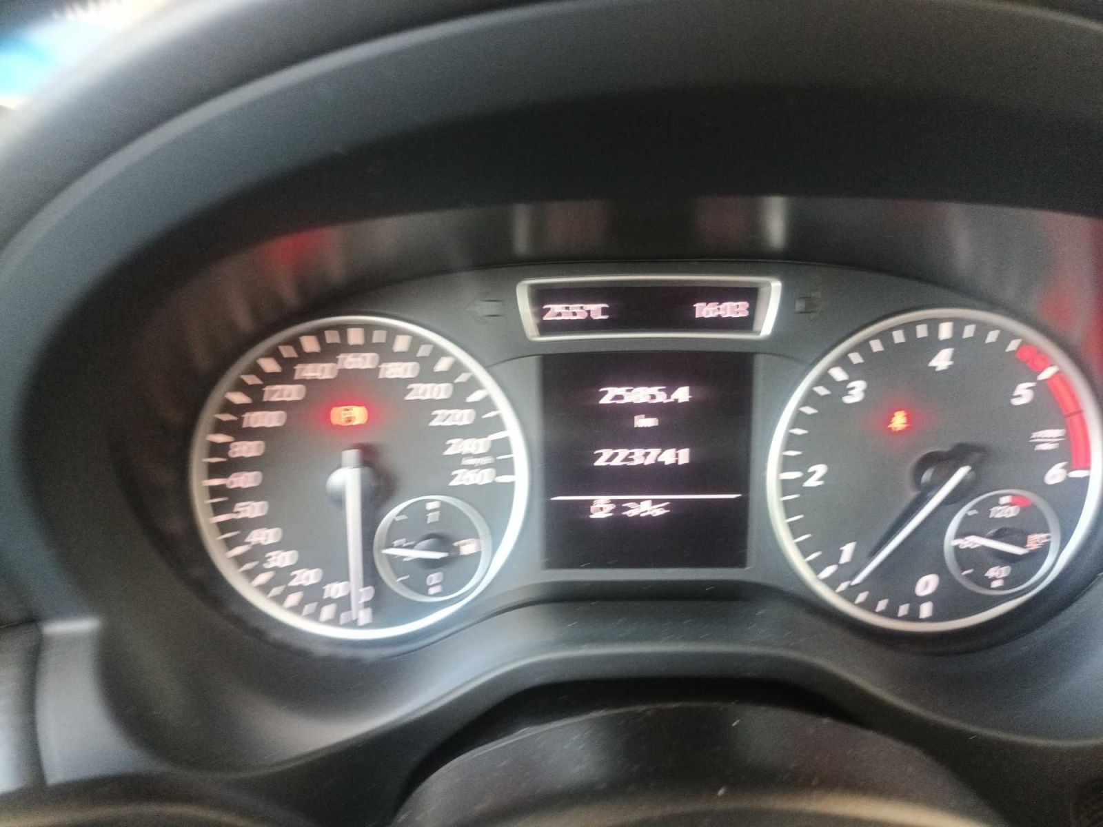 Mercedes-Benz Třídy A, 180 d, Kožené sedačky, Klima - fotka 3